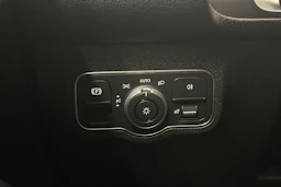 musta Mercedes-Benz EQB 2023 kuva 19.