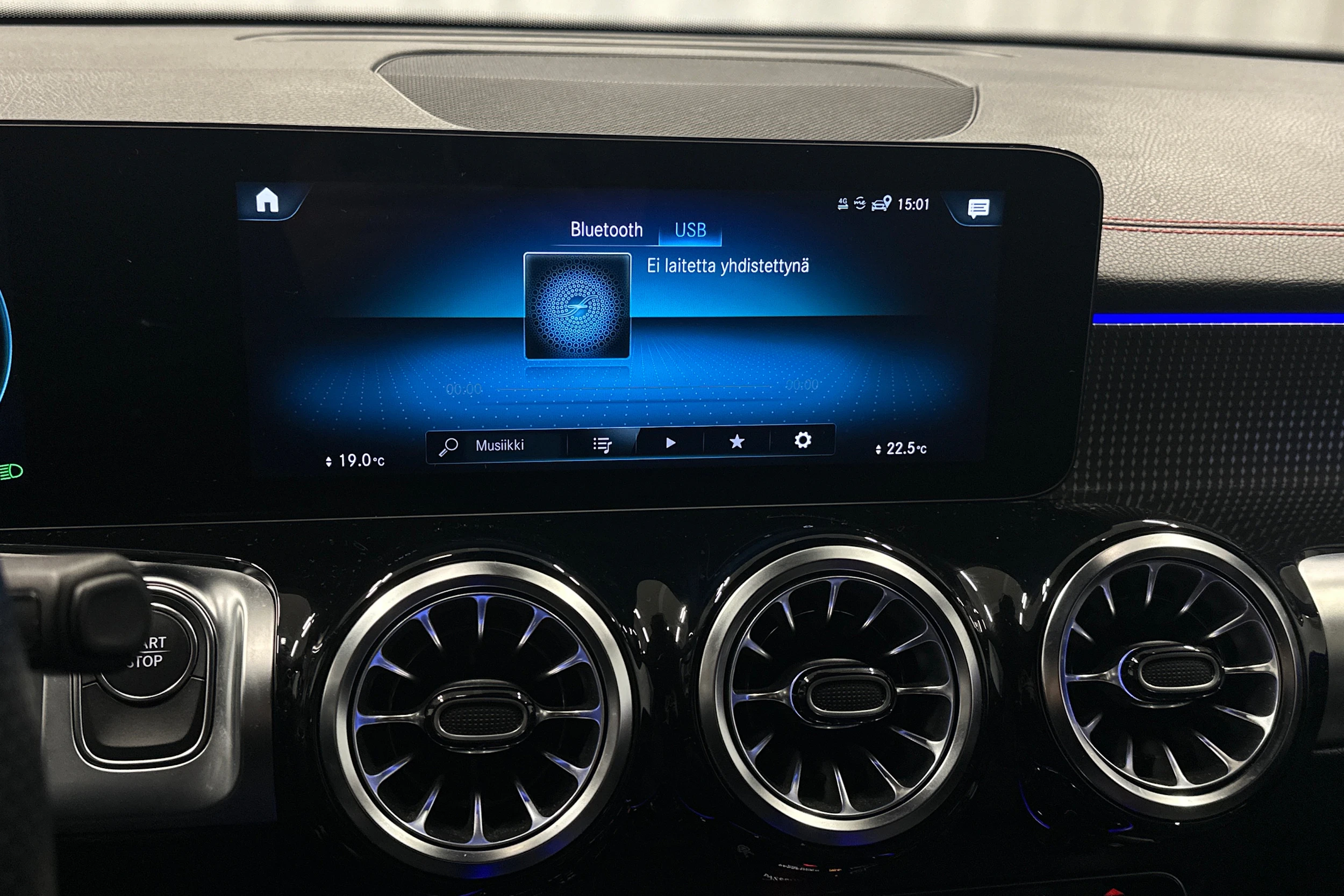 musta Mercedes-Benz EQB 2023 kuva 23.