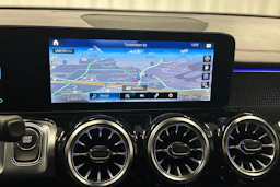 musta Mercedes-Benz EQB 2023 kuva 24.