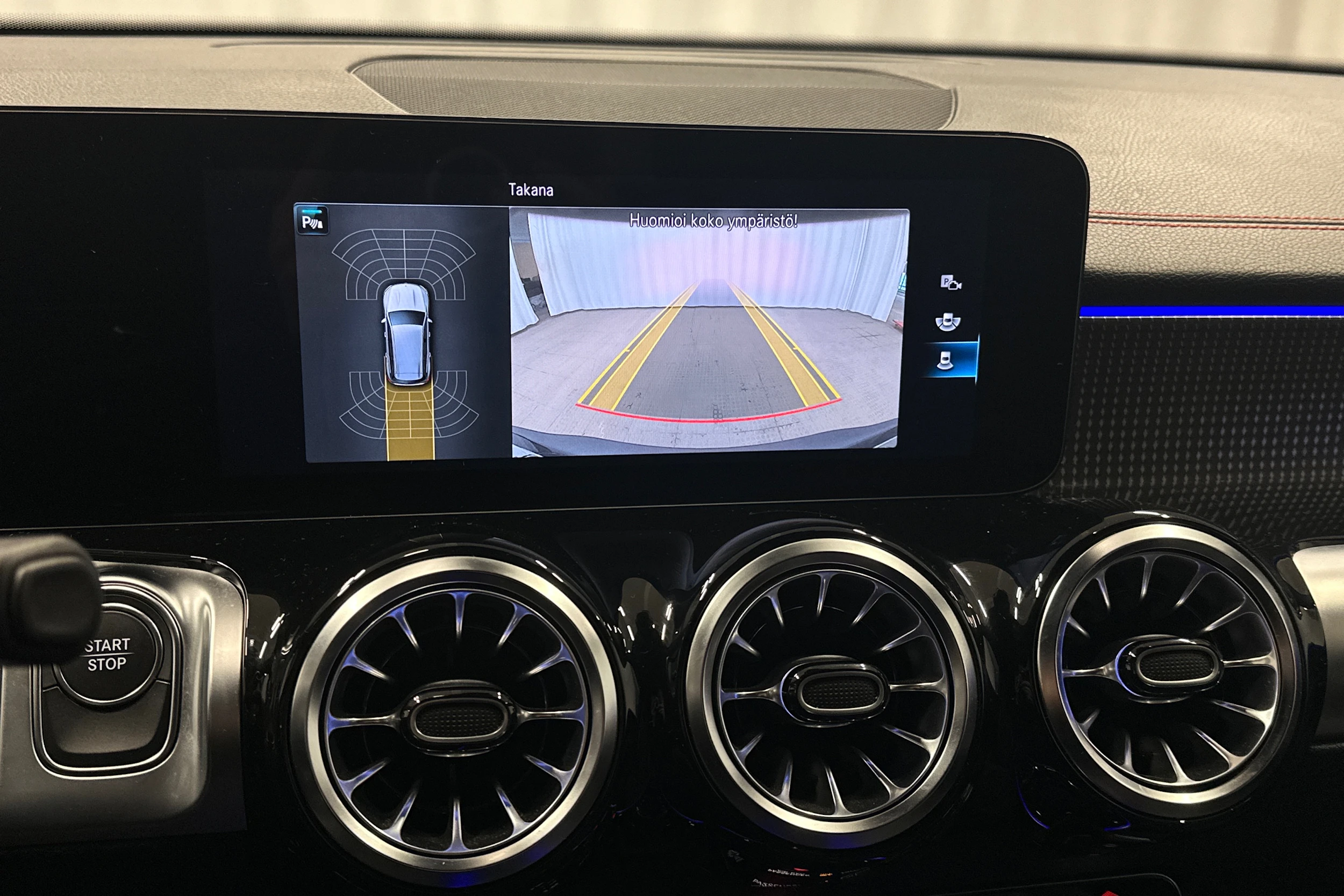musta Mercedes-Benz EQB 2023 kuva 25.