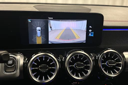musta Mercedes-Benz EQB 2023 kuva 25.
