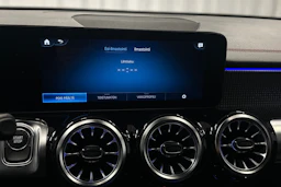 musta Mercedes-Benz EQB 2023 kuva 27.