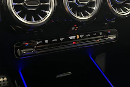 musta Mercedes-Benz EQB 2023 kuva 29.