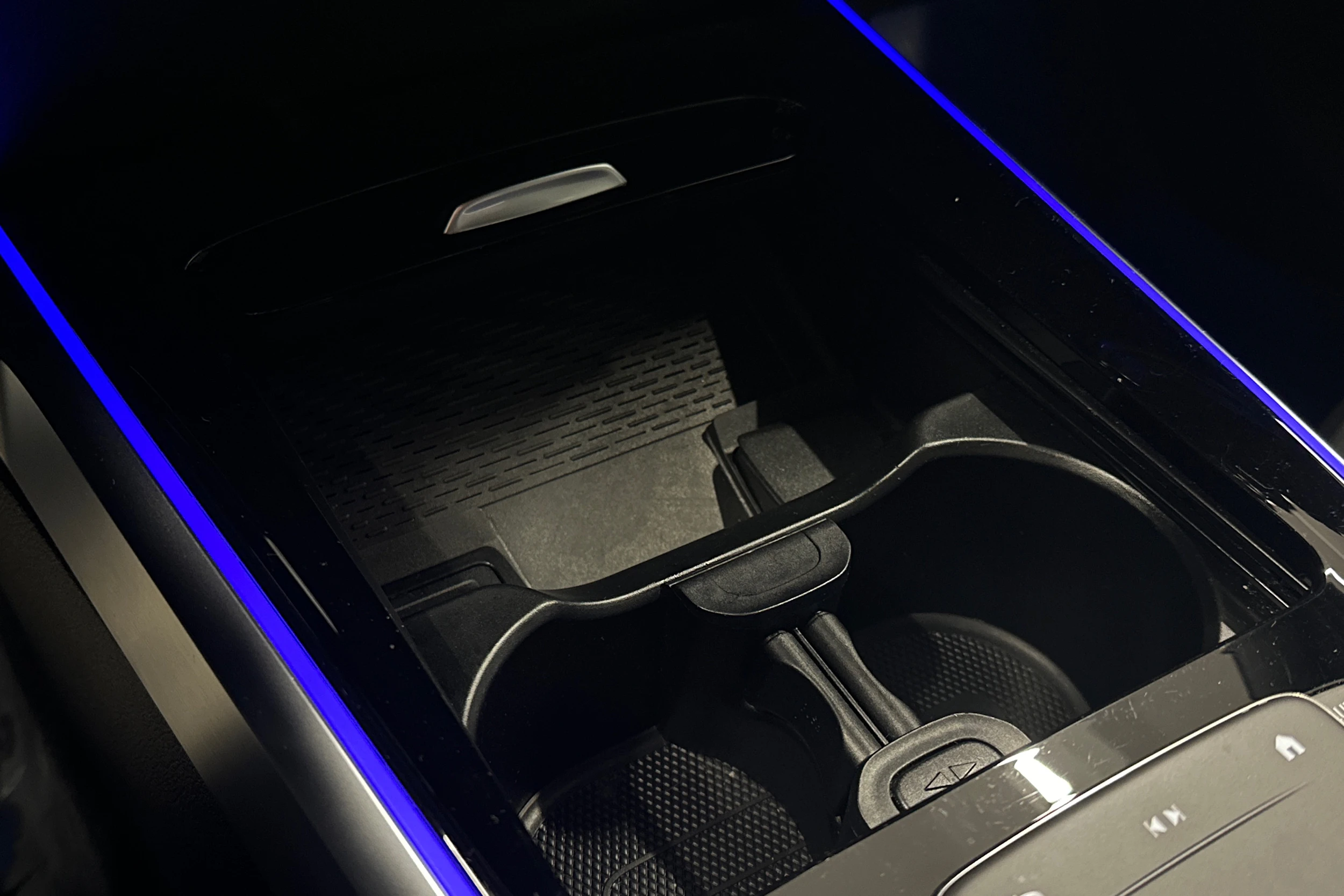 musta Mercedes-Benz EQB 2023 kuva 30.
