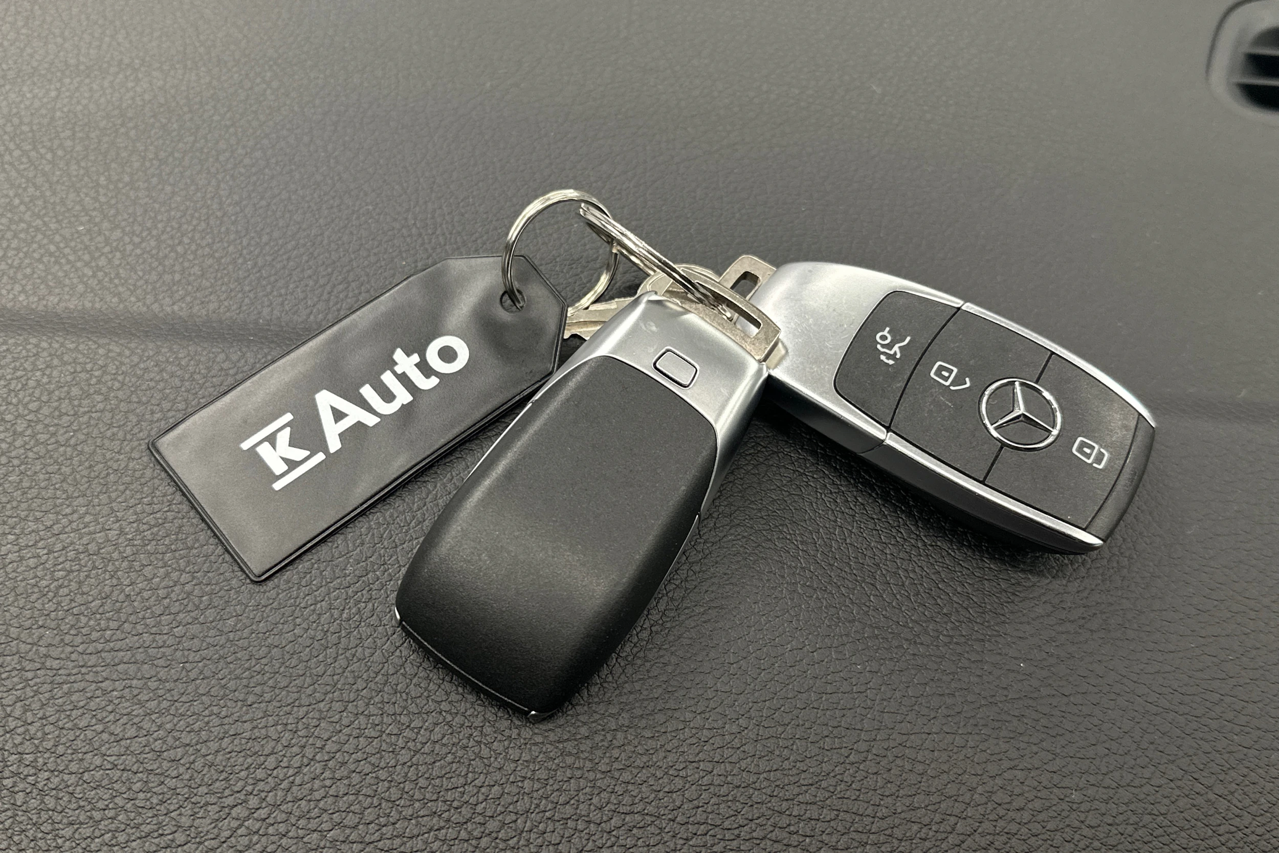 musta Mercedes-Benz EQB 2023 kuva 34.