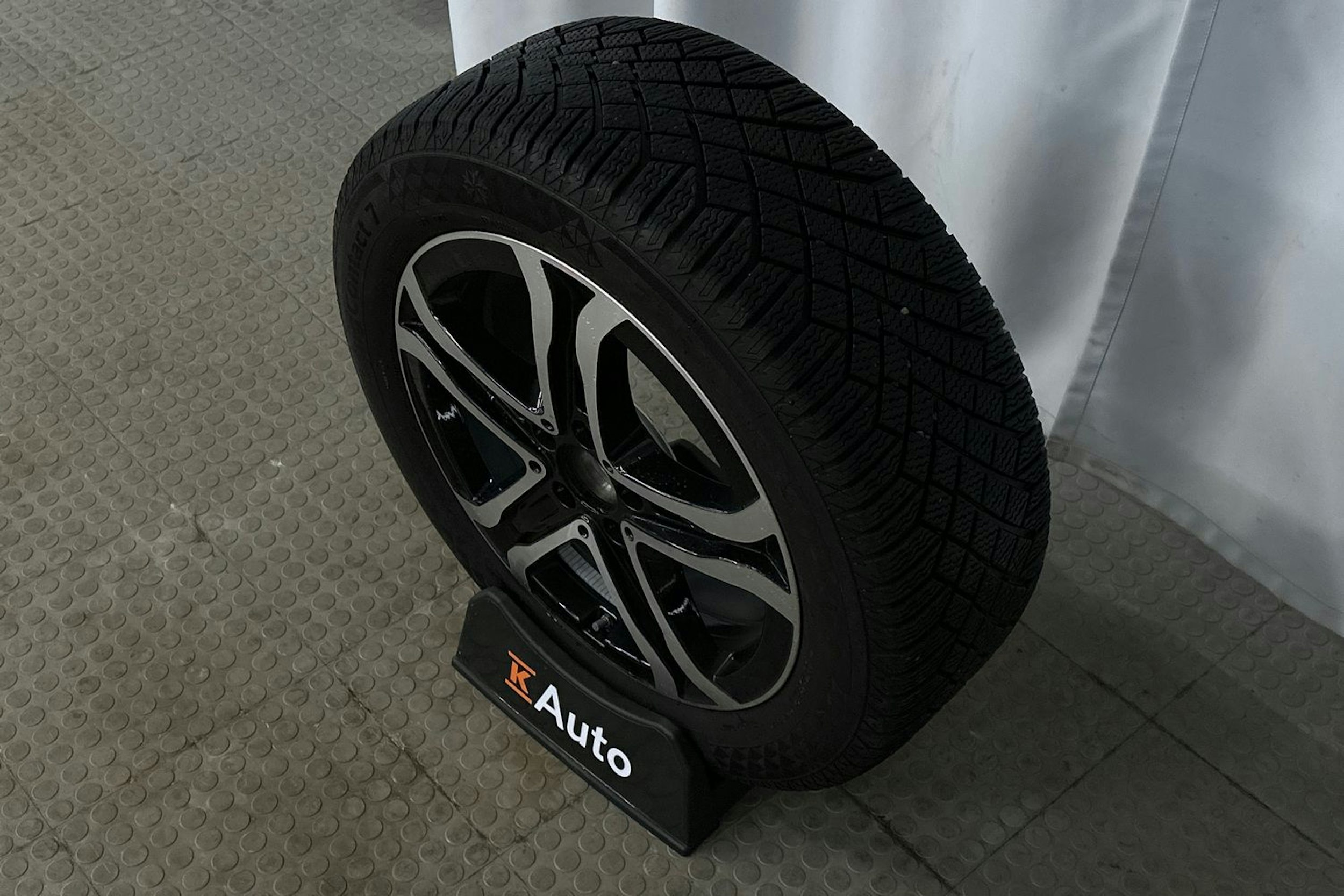 musta Mercedes-Benz EQB 2023 kuva 13.
