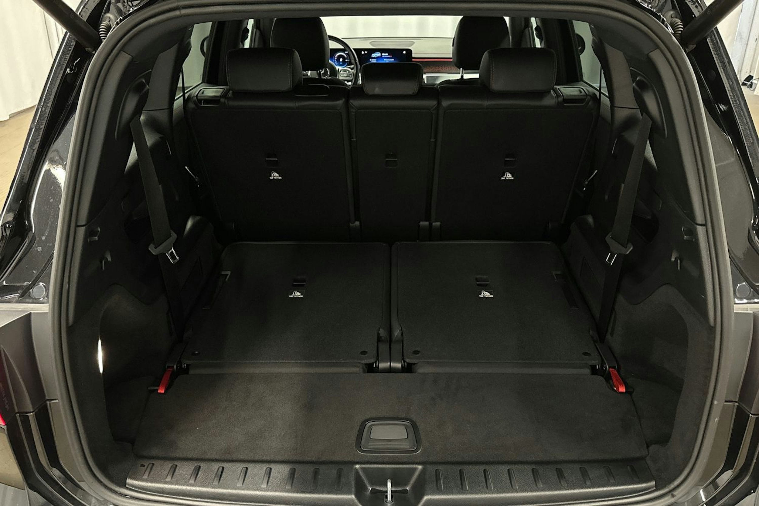 musta Mercedes-Benz EQB 2023 kuva 16.