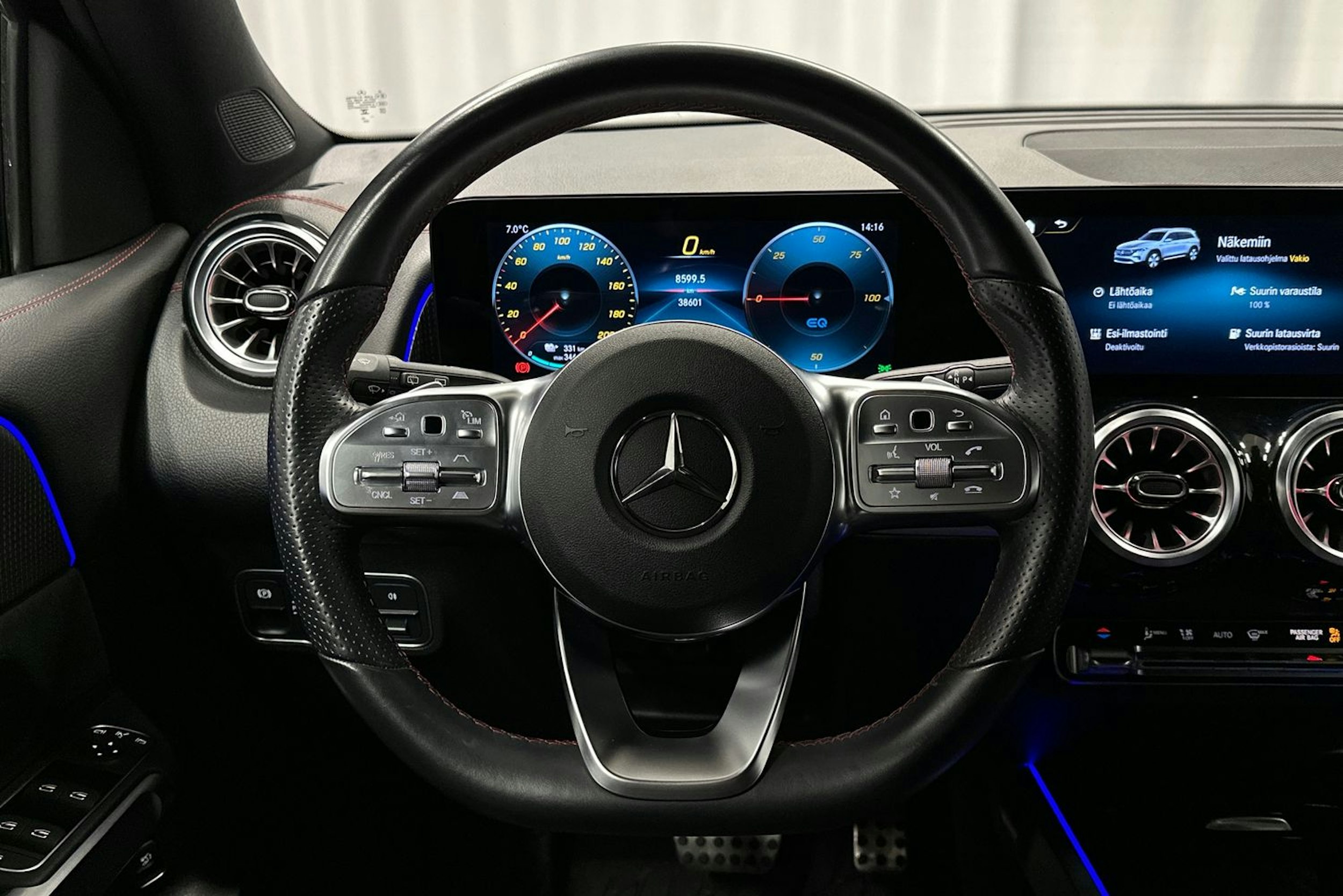musta Mercedes-Benz EQB 2023 kuva 18.
