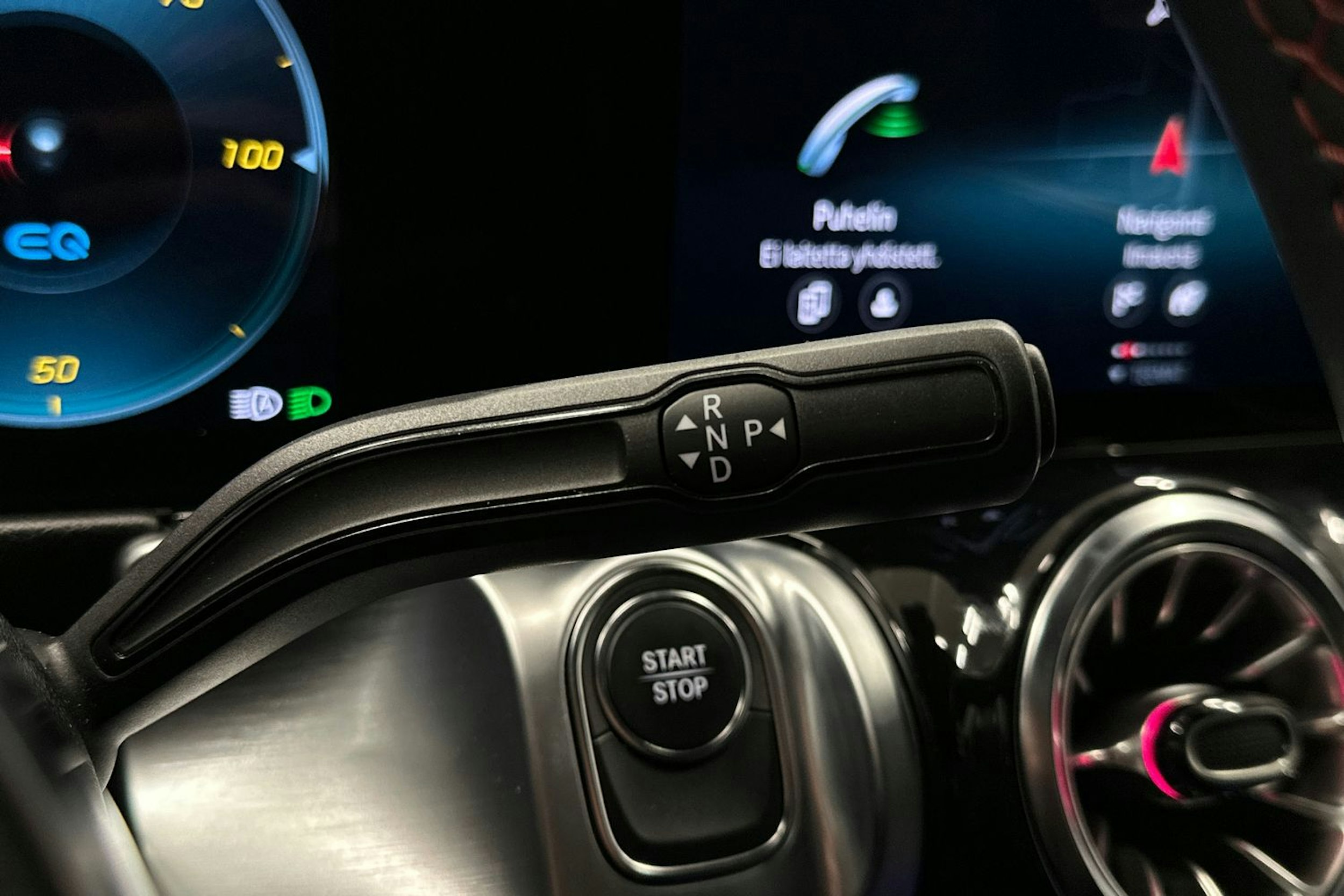 musta Mercedes-Benz EQB 2023 kuva 23.