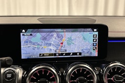 musta Mercedes-Benz EQB 2023 kuva 25.