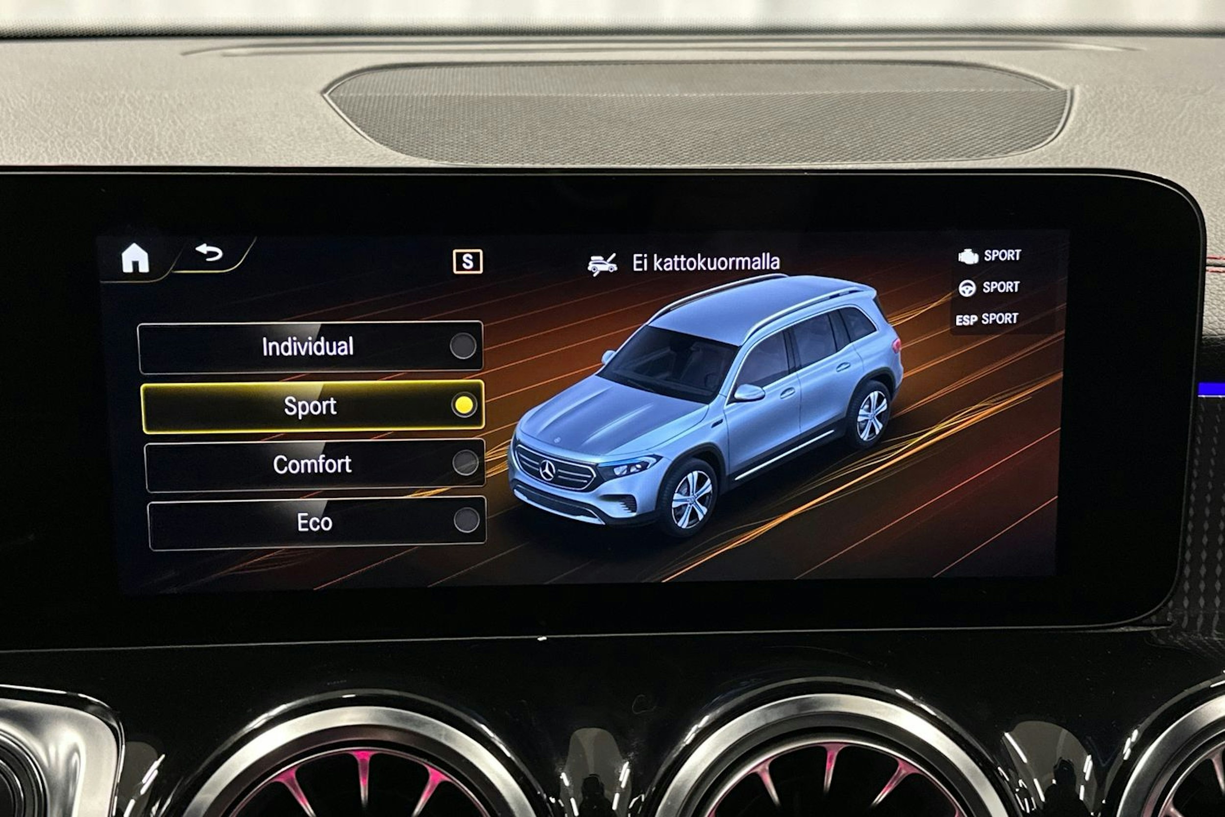 musta Mercedes-Benz EQB 2023 kuva 28.