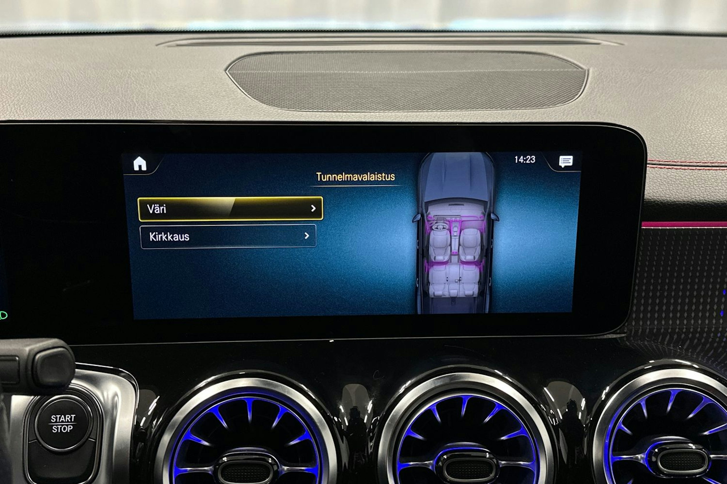 musta Mercedes-Benz EQB 2023 kuva 30.