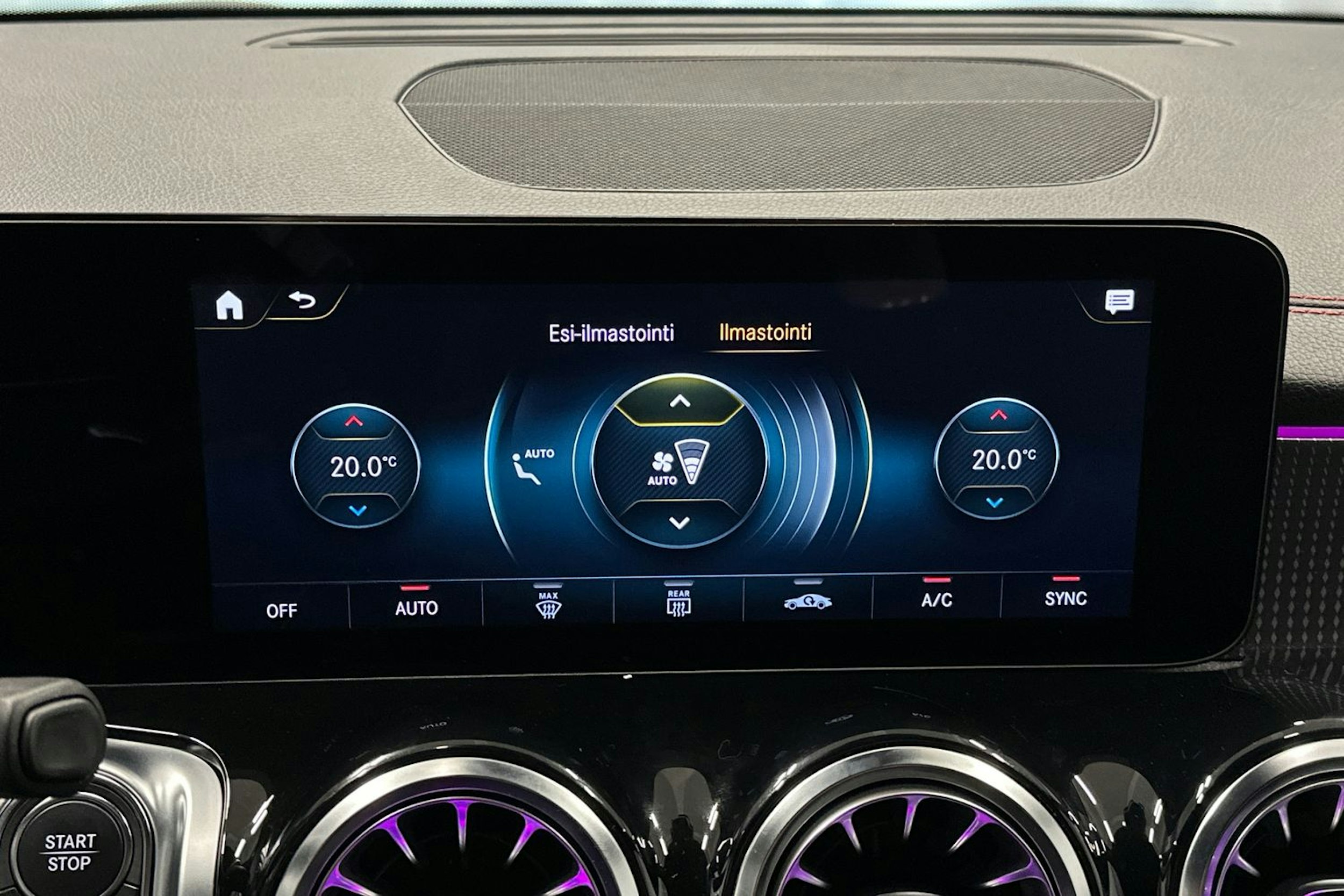 musta Mercedes-Benz EQB 2023 kuva 33.