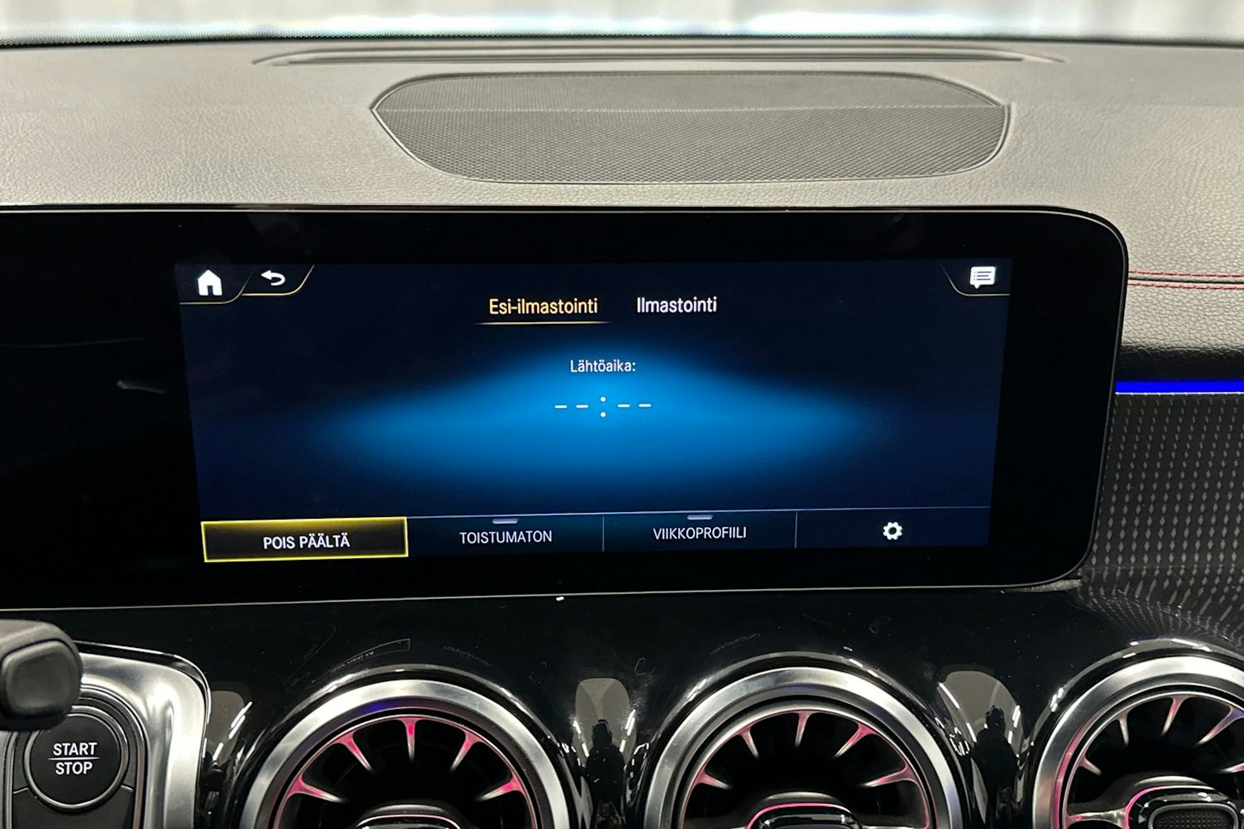 musta Mercedes-Benz EQB 2023 kuva 34.