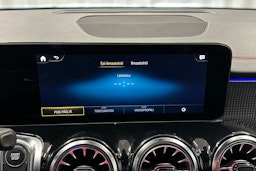 musta Mercedes-Benz EQB 2023 kuva 34.