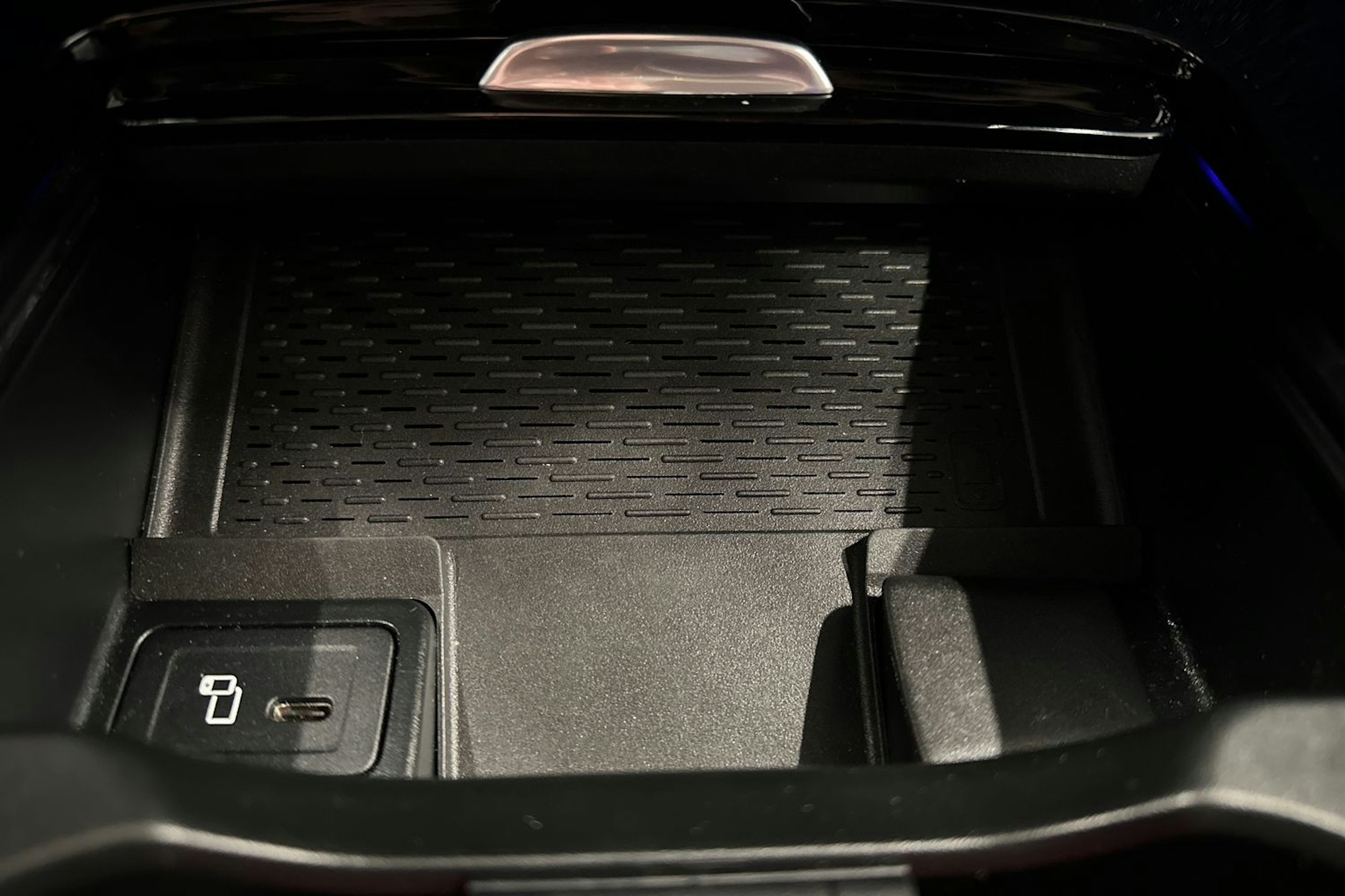 musta Mercedes-Benz EQB 2023 kuva 35.
