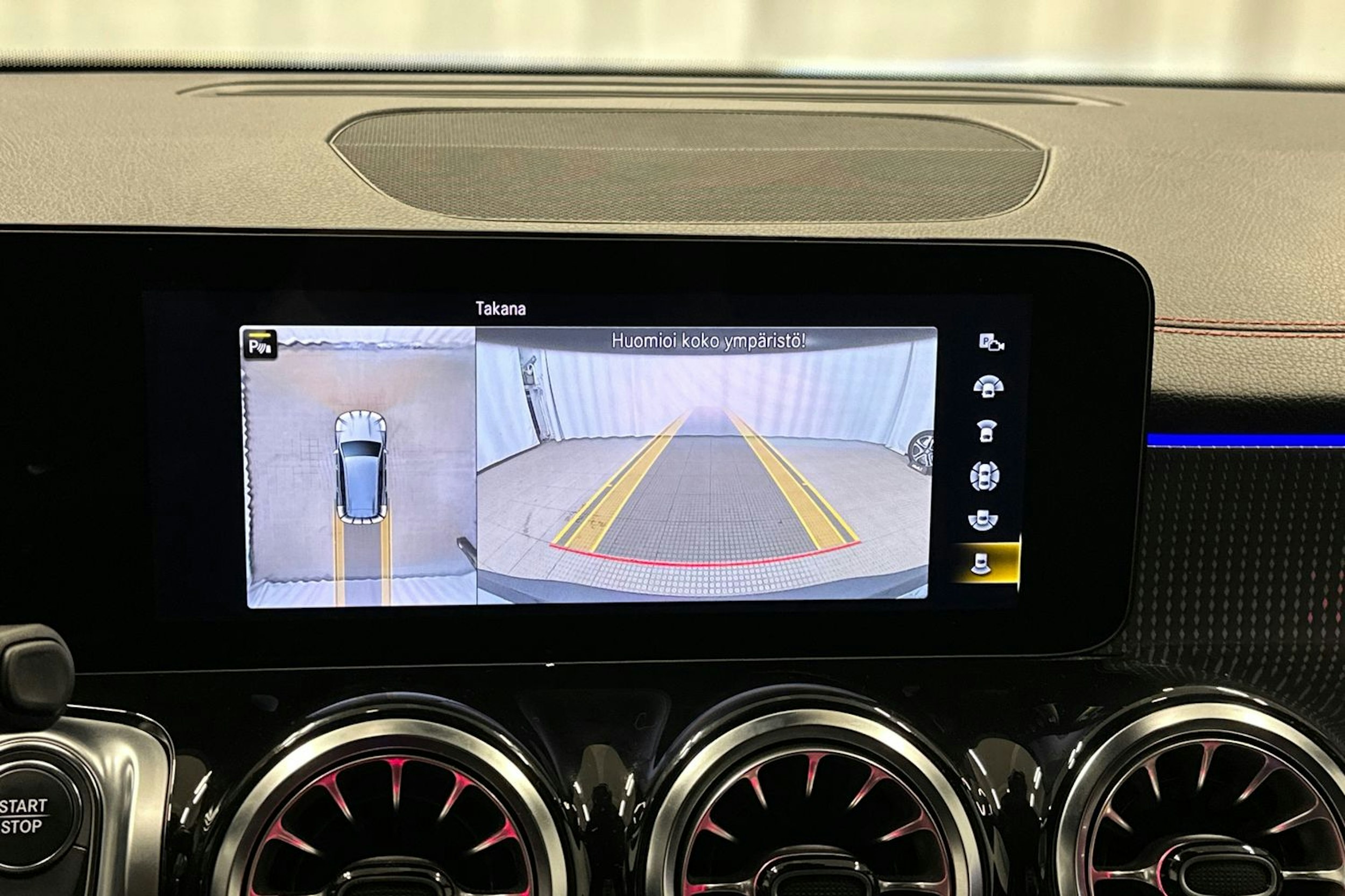 musta Mercedes-Benz EQB 2023 kuva 36.