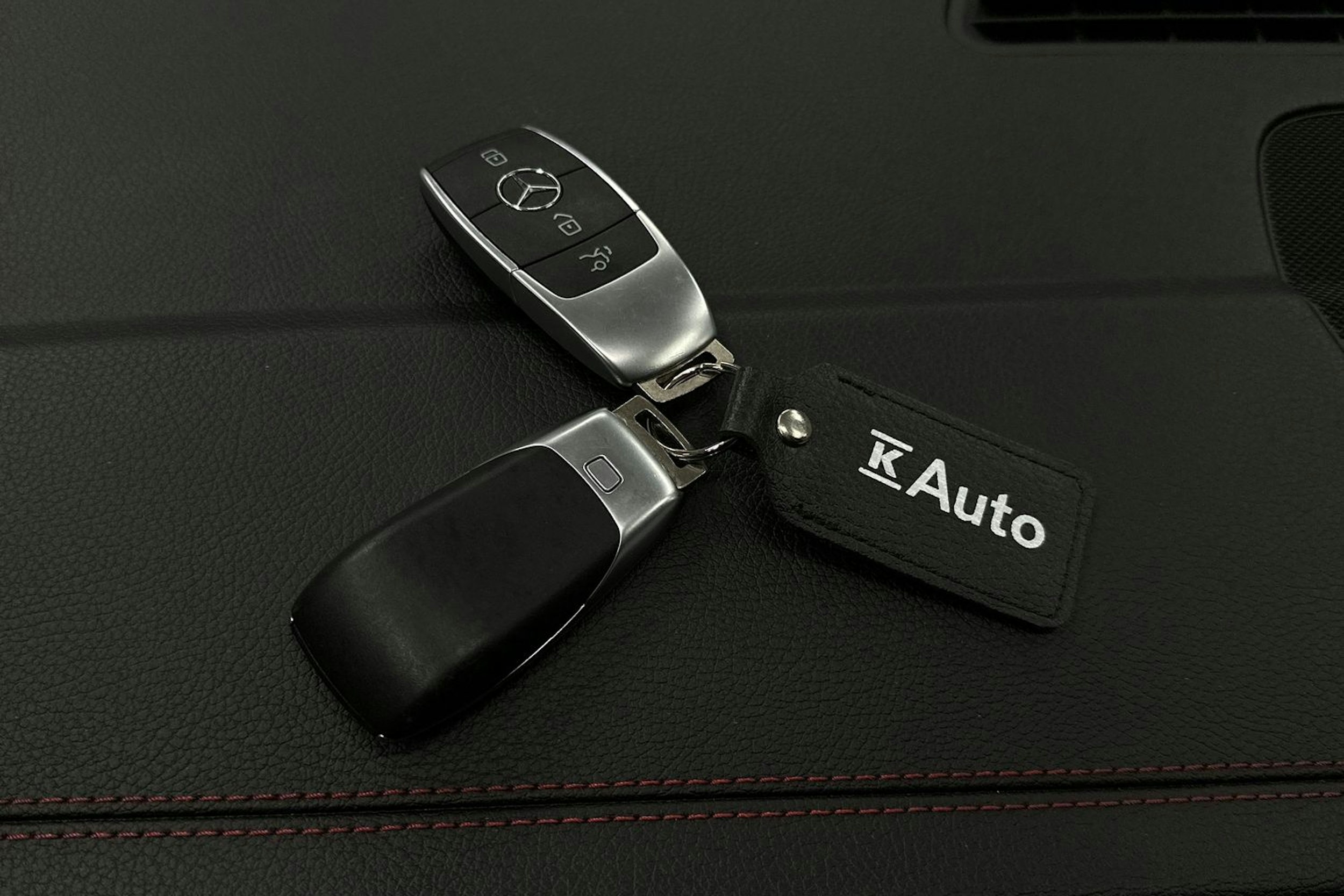 musta Mercedes-Benz EQB 2023 kuva 37.