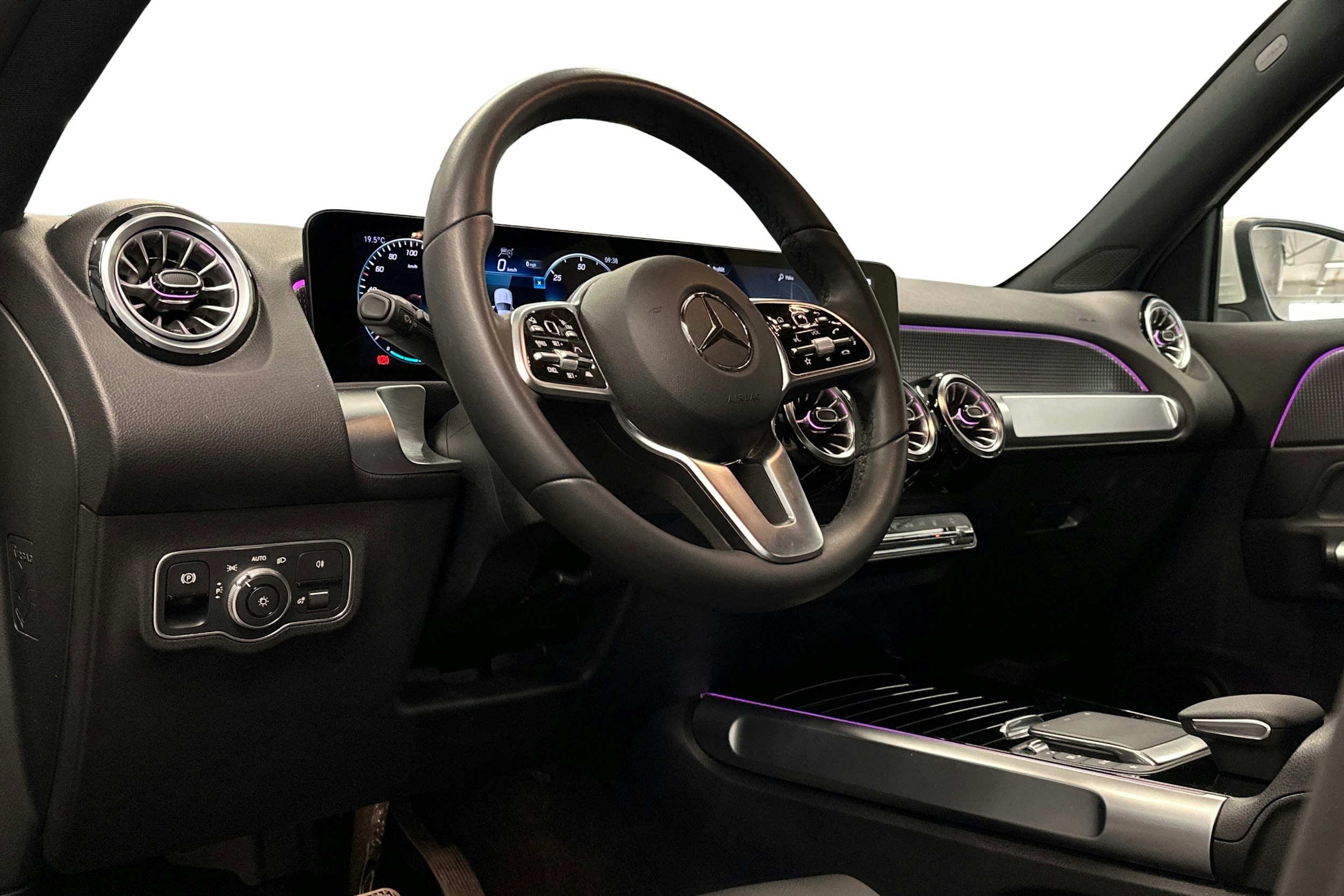 valkoinen Mercedes-Benz EQB 2024 kuva 3.