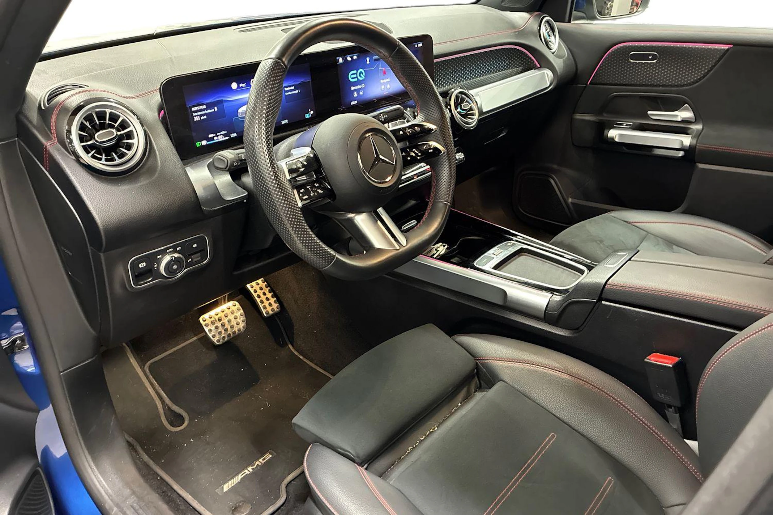 sininen Mercedes-Benz EQB 2024 kuva 3.