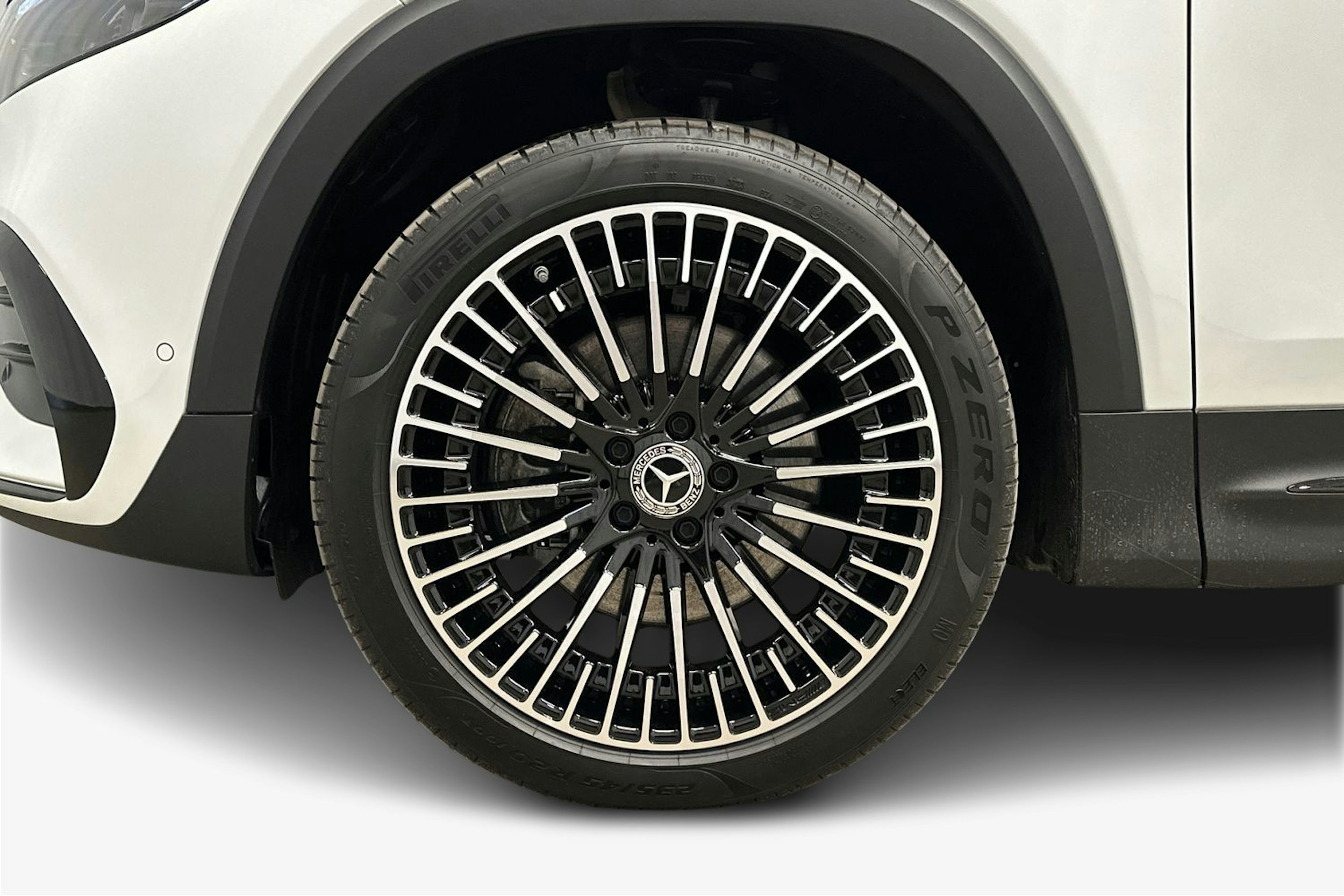 valkoinen Mercedes-Benz EQB 2024 kuva 11.