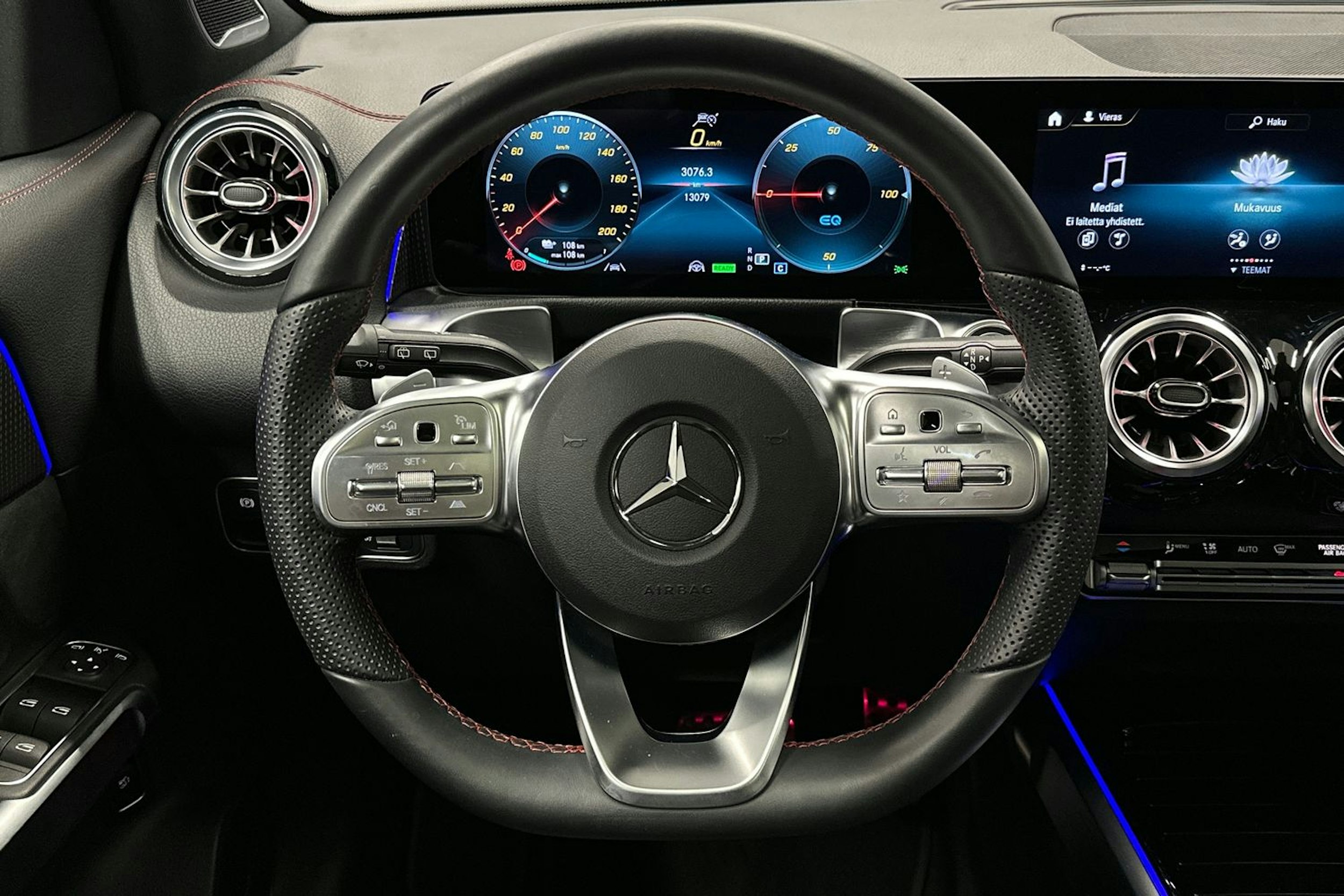 valkoinen Mercedes-Benz EQB 2024 kuva 17.