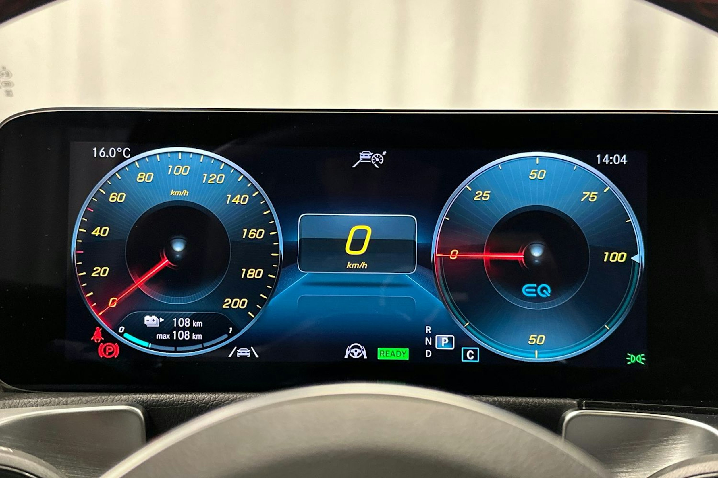 valkoinen Mercedes-Benz EQB 2024 kuva 20.