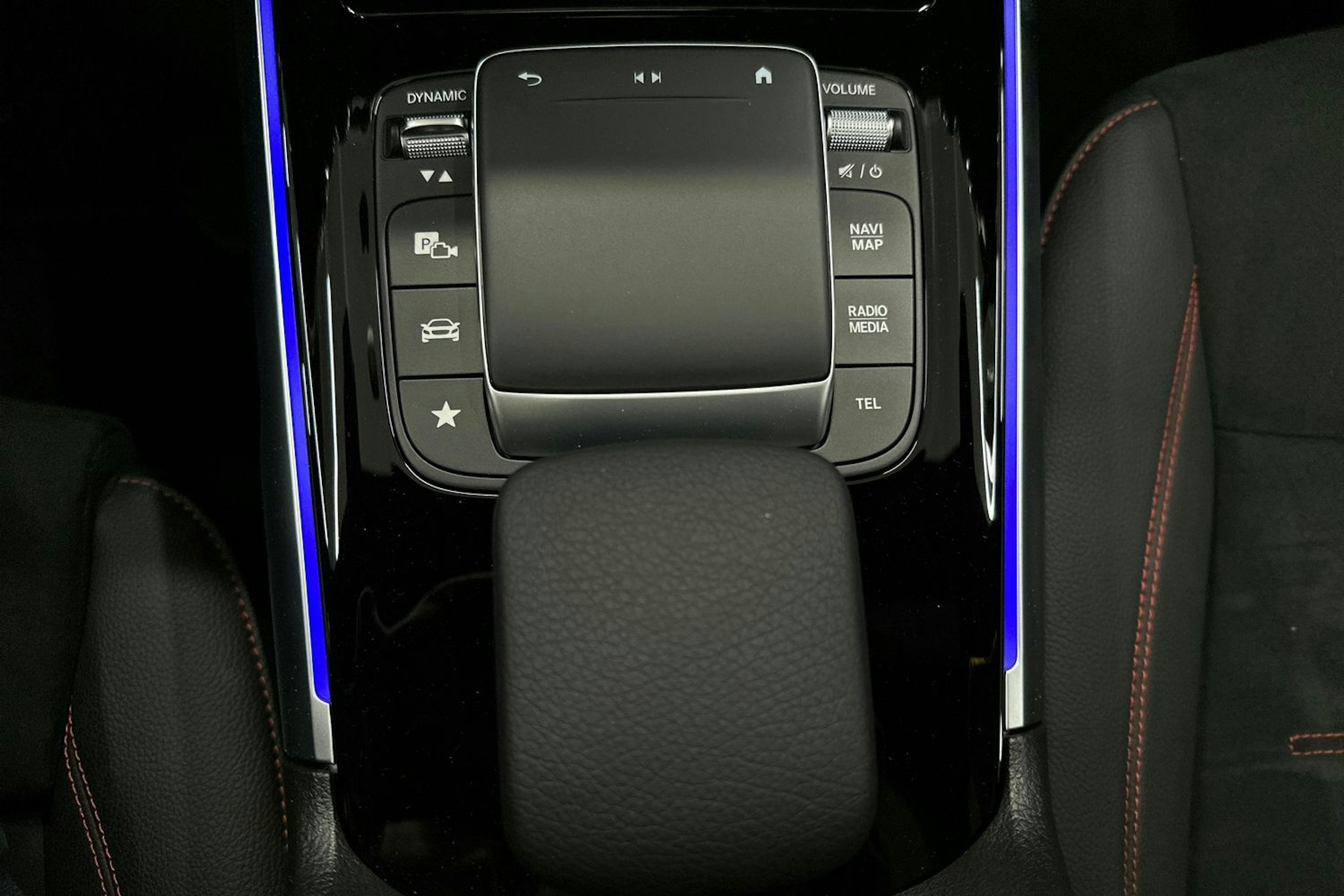 valkoinen Mercedes-Benz EQB 2024 kuva 21.