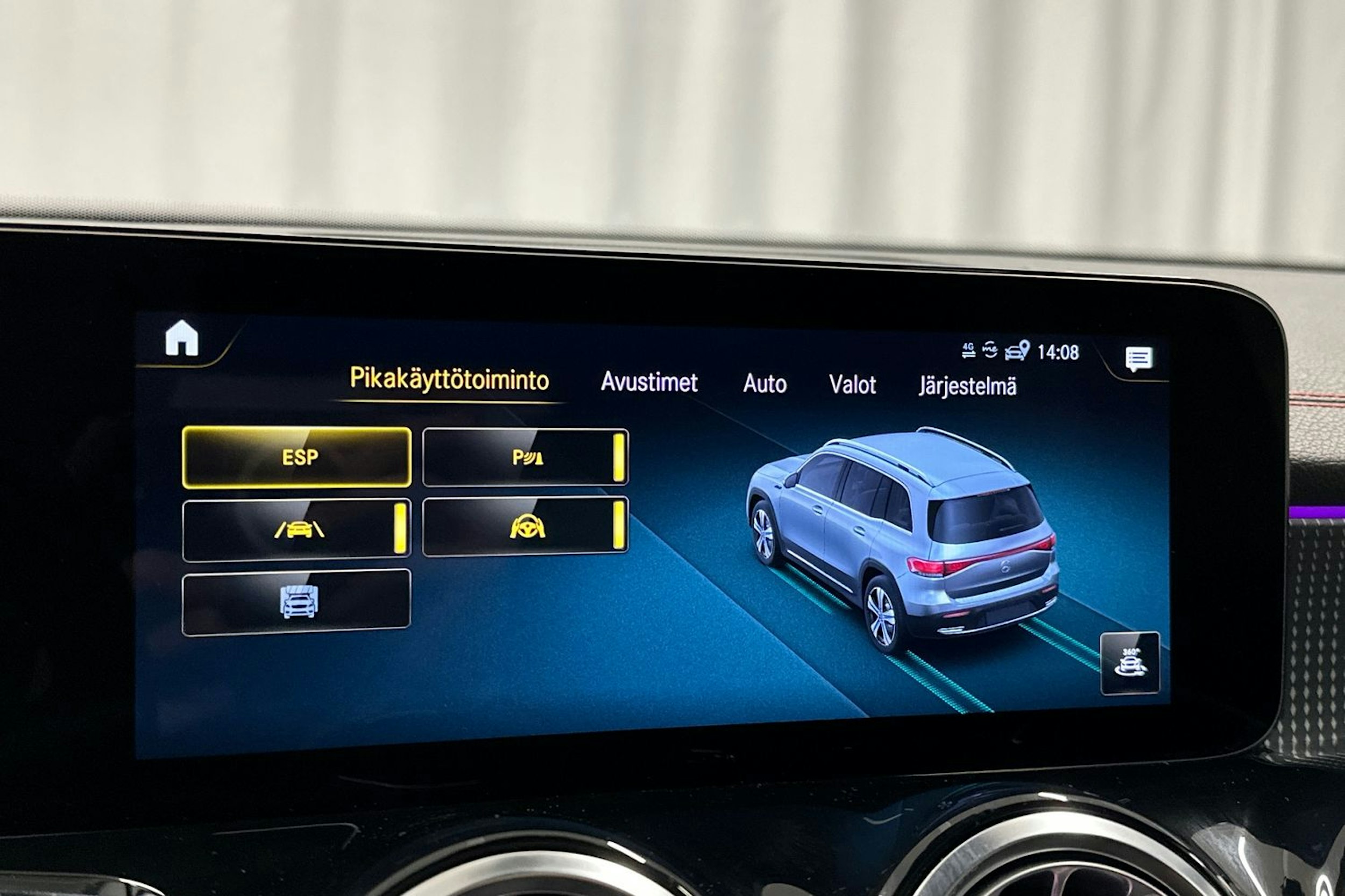 valkoinen Mercedes-Benz EQB 2024 kuva 30.