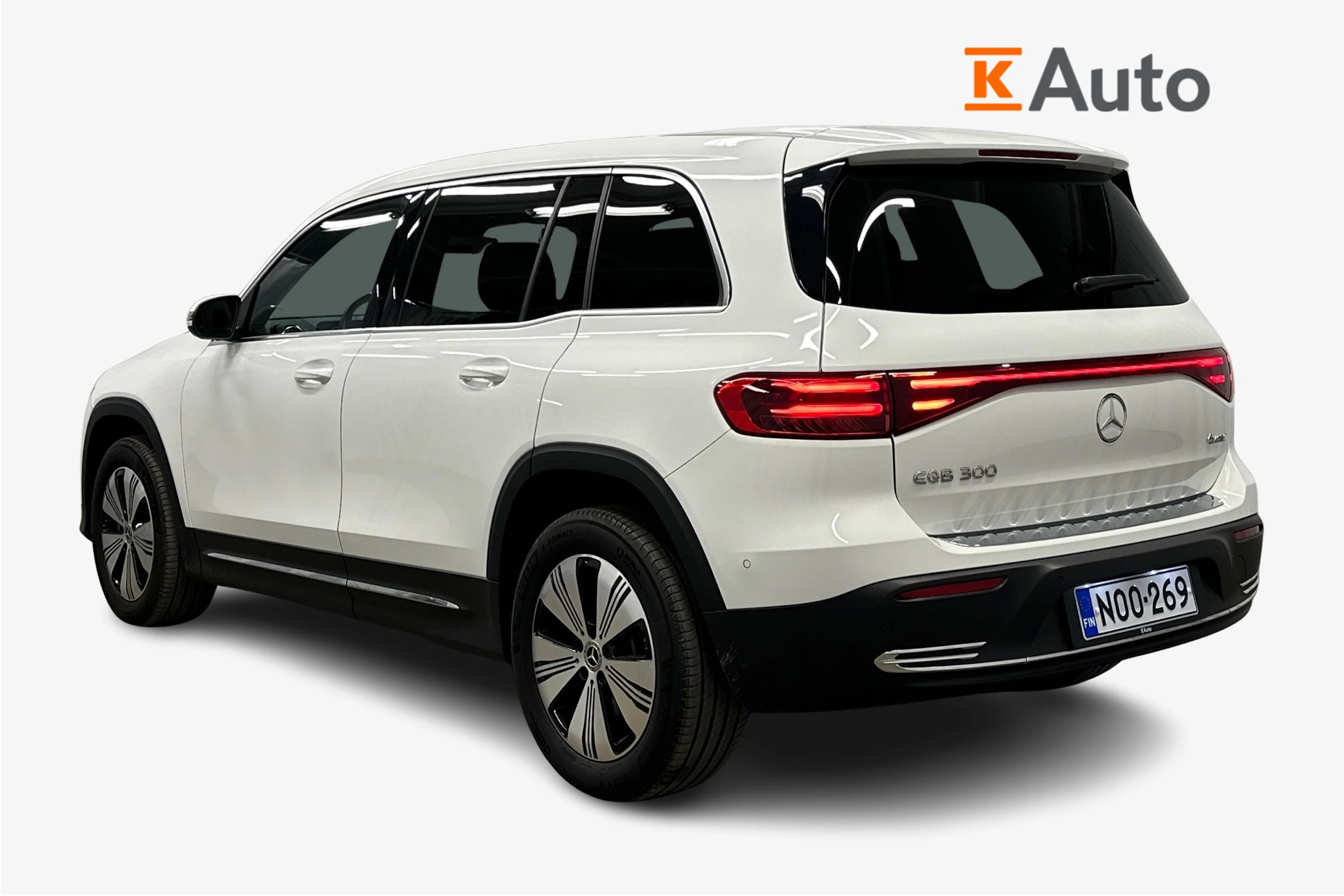 valkoinen Mercedes-Benz EQB 2024 kuva 2.