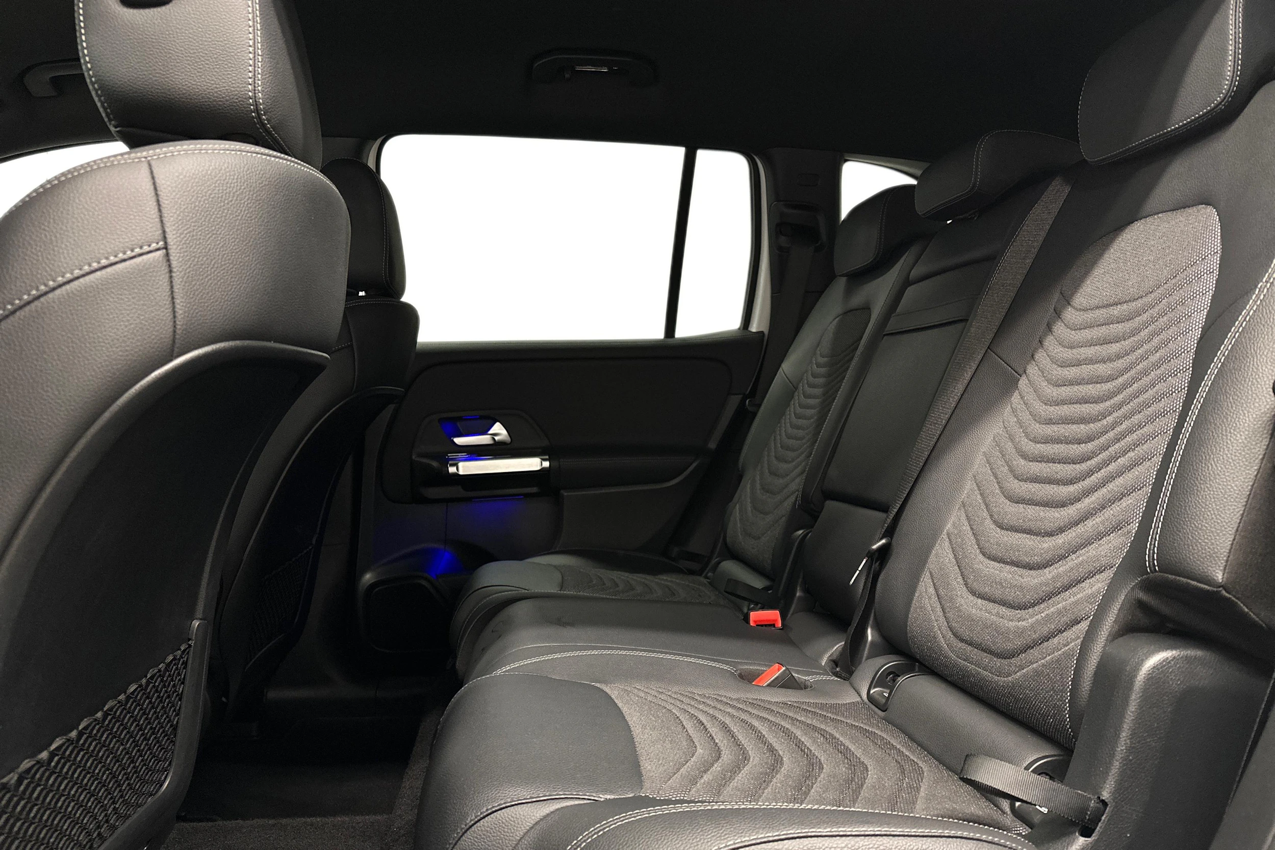 valkoinen Mercedes-Benz EQB 2024 kuva 8.