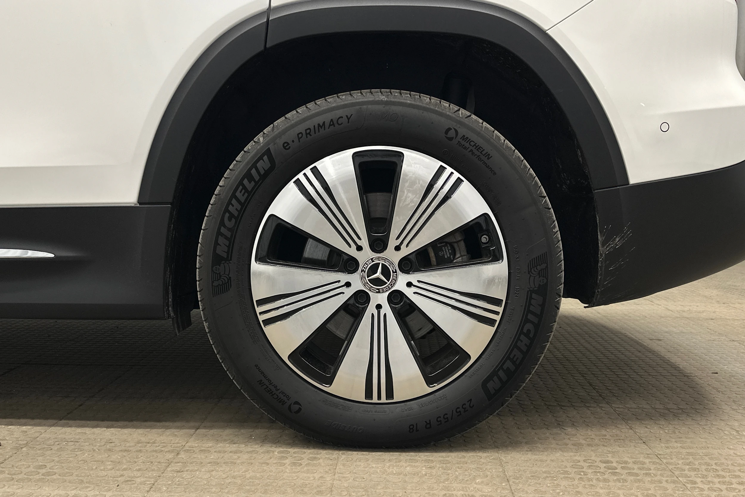 valkoinen Mercedes-Benz EQB 2024 kuva 10.