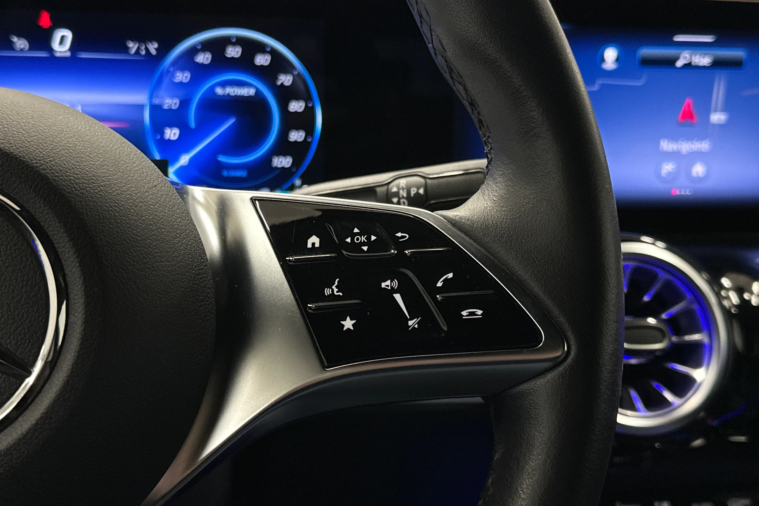 valkoinen Mercedes-Benz EQB 2024 kuva 12.