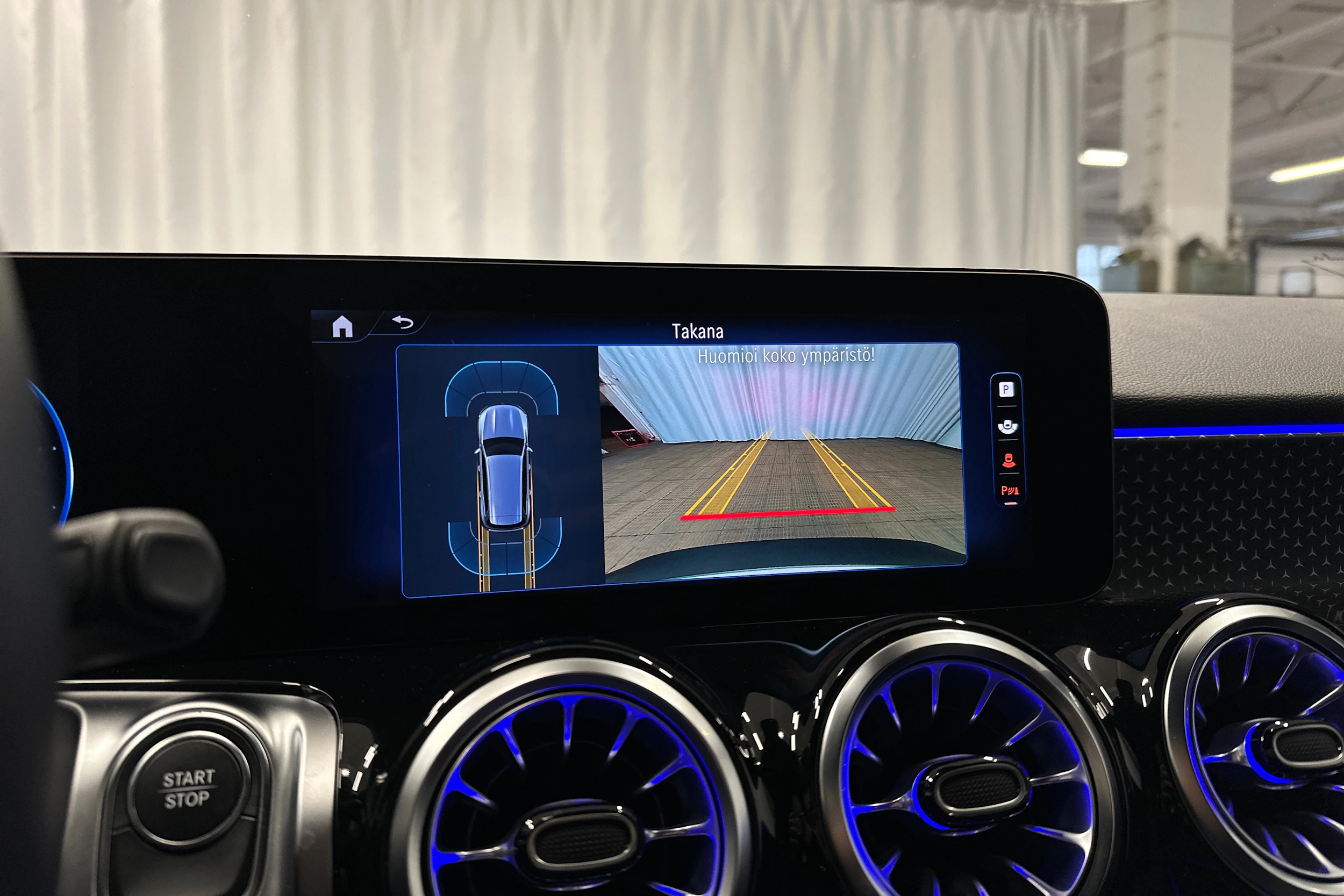 valkoinen Mercedes-Benz EQB 2024 kuva 15.