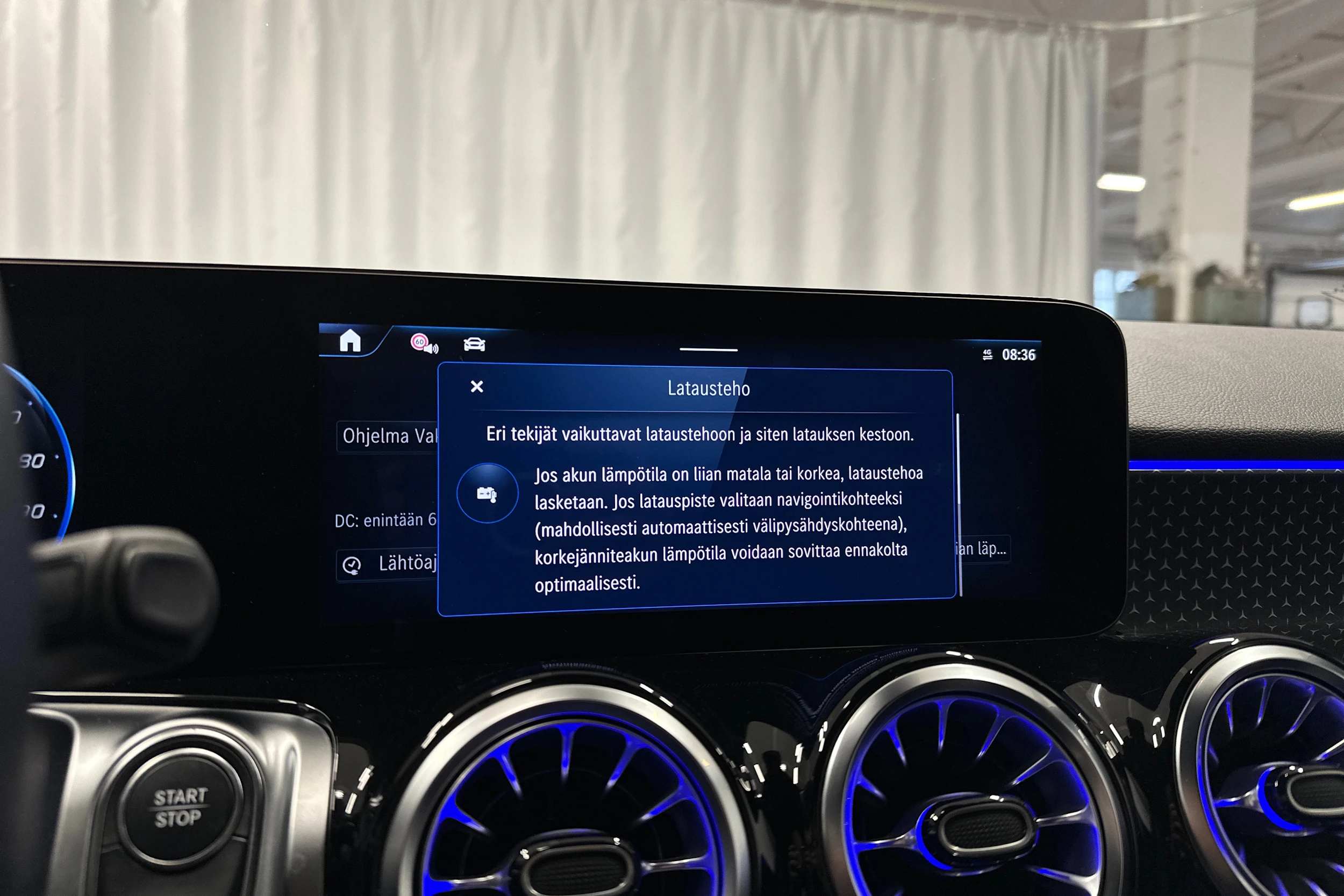 valkoinen Mercedes-Benz EQB 2024 kuva 16.