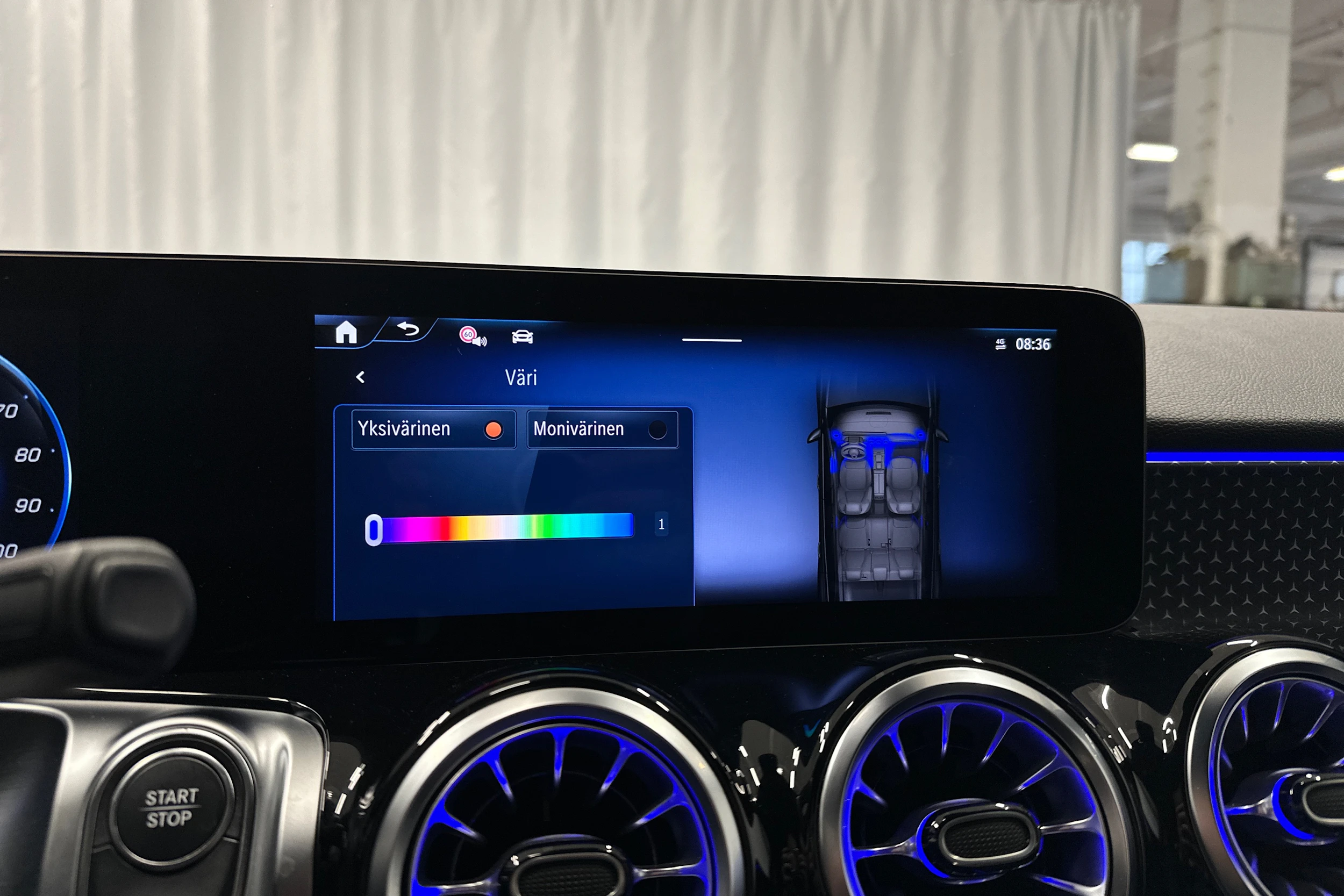 valkoinen Mercedes-Benz EQB 2024 kuva 17.