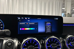 valkoinen Mercedes-Benz EQB 2024 kuva 17.