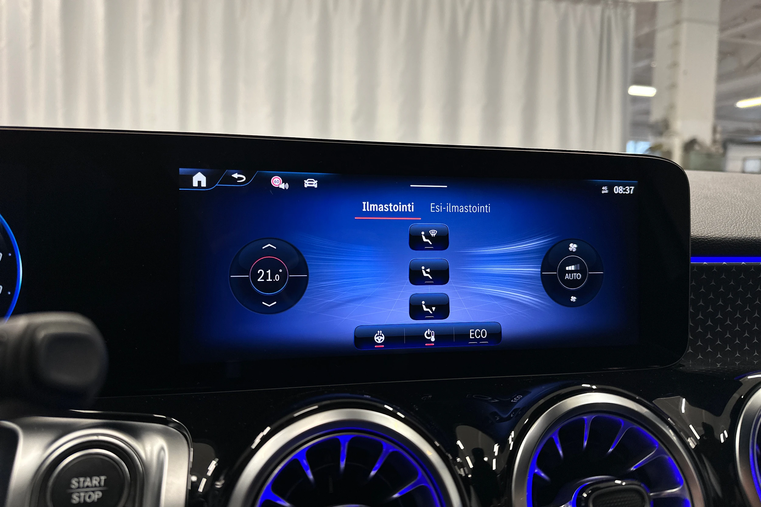 valkoinen Mercedes-Benz EQB 2024 kuva 20.