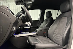 valkoinen Mercedes-Benz EQB 2024 kuva 24.