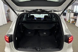 valkoinen Mercedes-Benz EQB 2024 kuva 25.