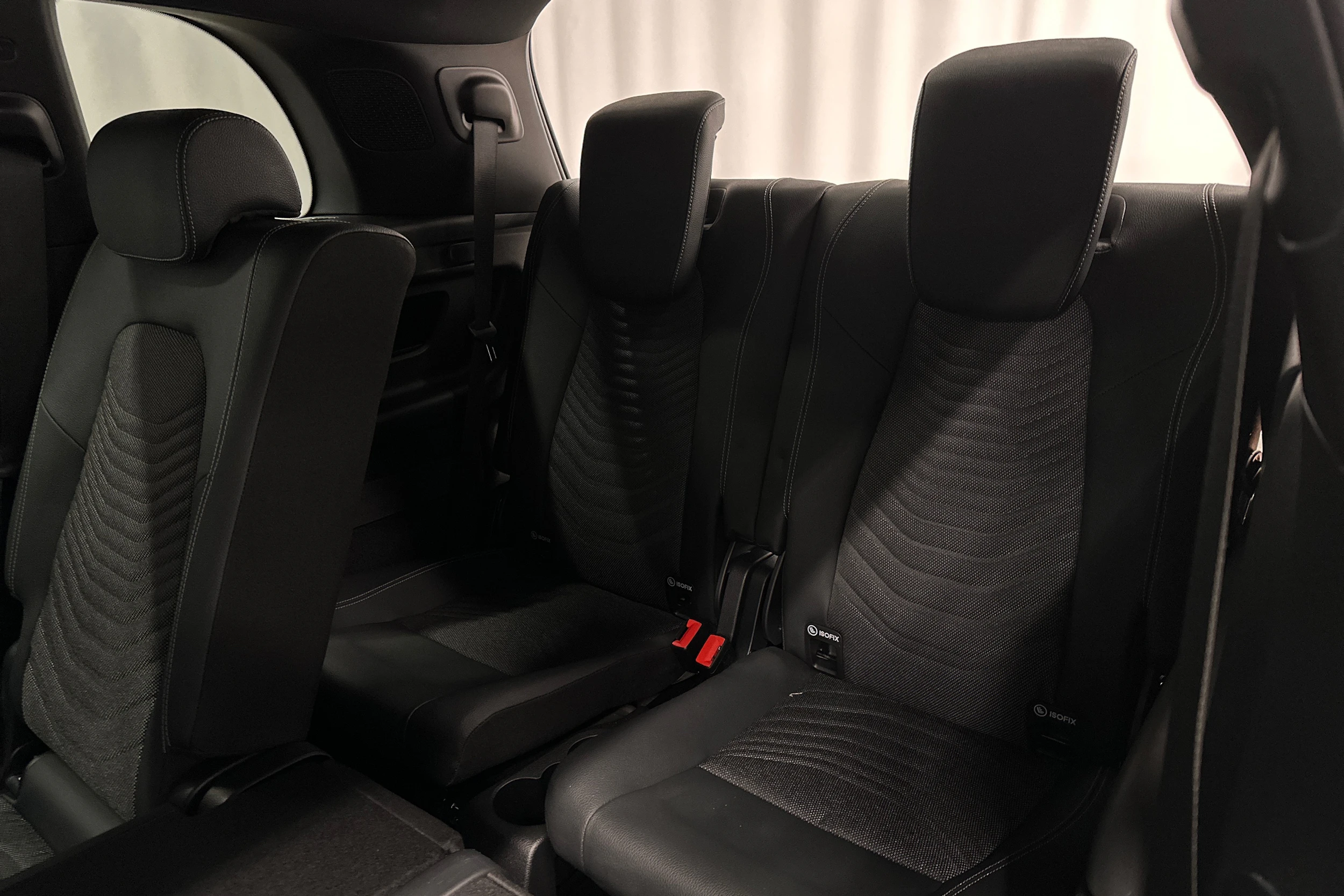 valkoinen Mercedes-Benz EQB 2024 kuva 26.