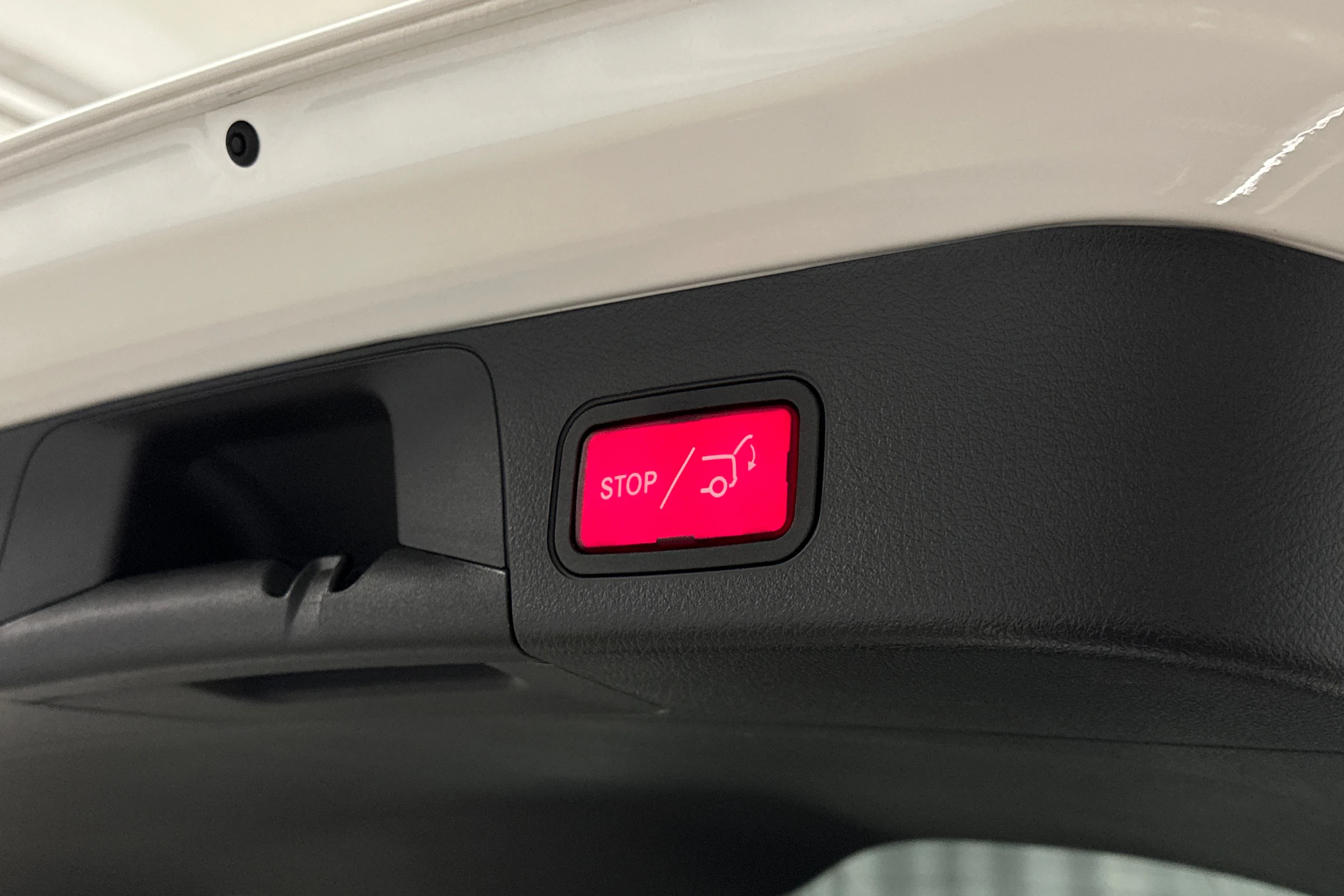 valkoinen Mercedes-Benz EQB 2024 kuva 27.