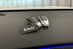 valkoinen Mercedes-Benz EQB 2024 kuva 28.