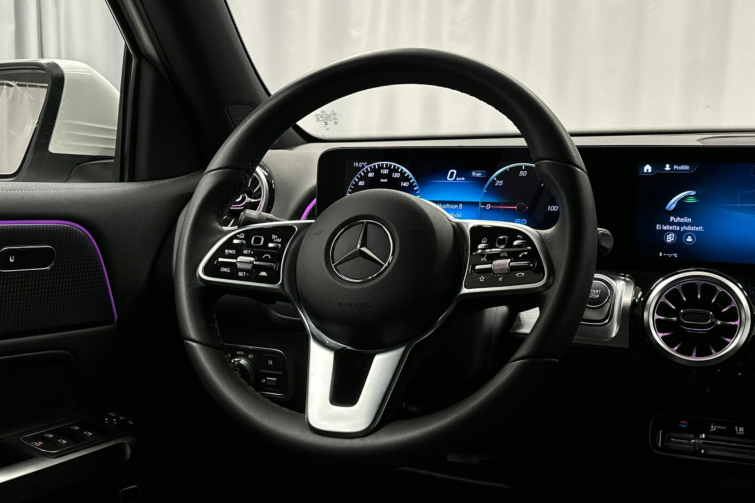 valkoinen Mercedes-Benz EQB 2024 kuva 14.