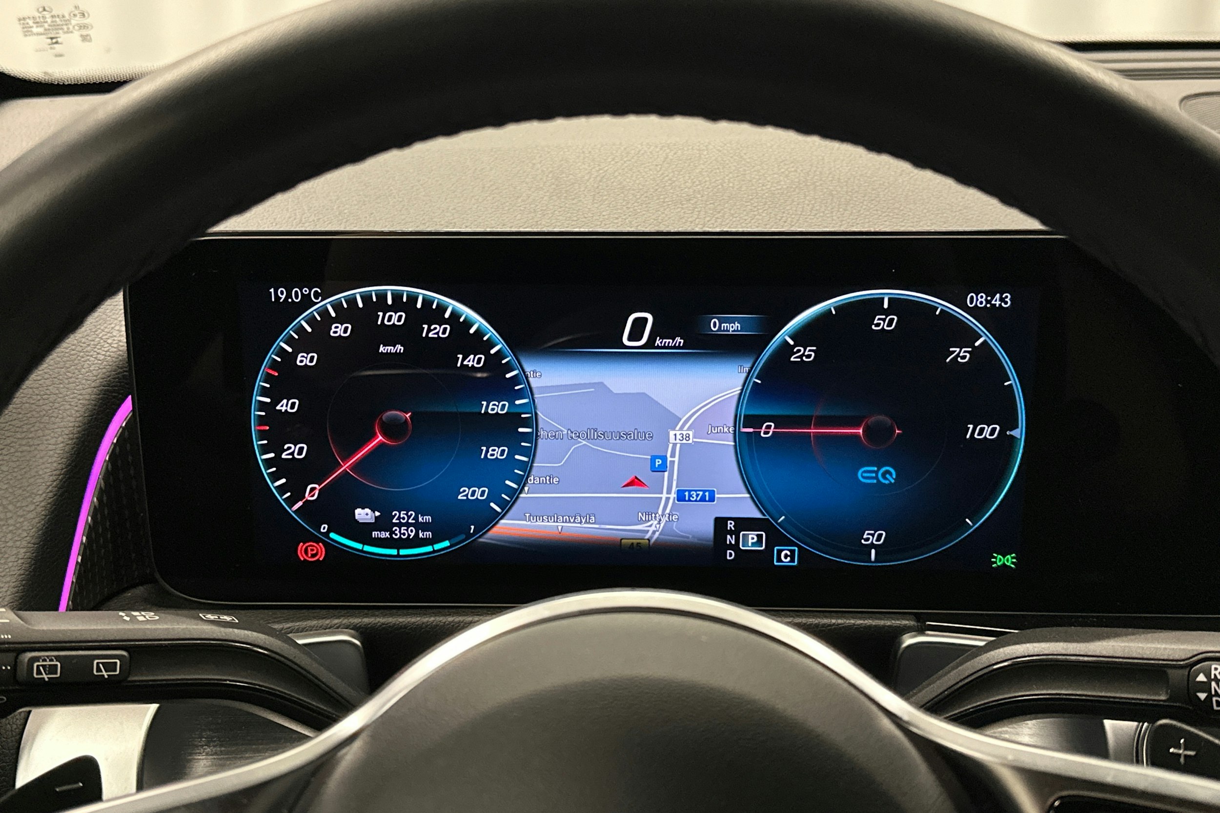 valkoinen Mercedes-Benz EQB 2024 kuva 17.