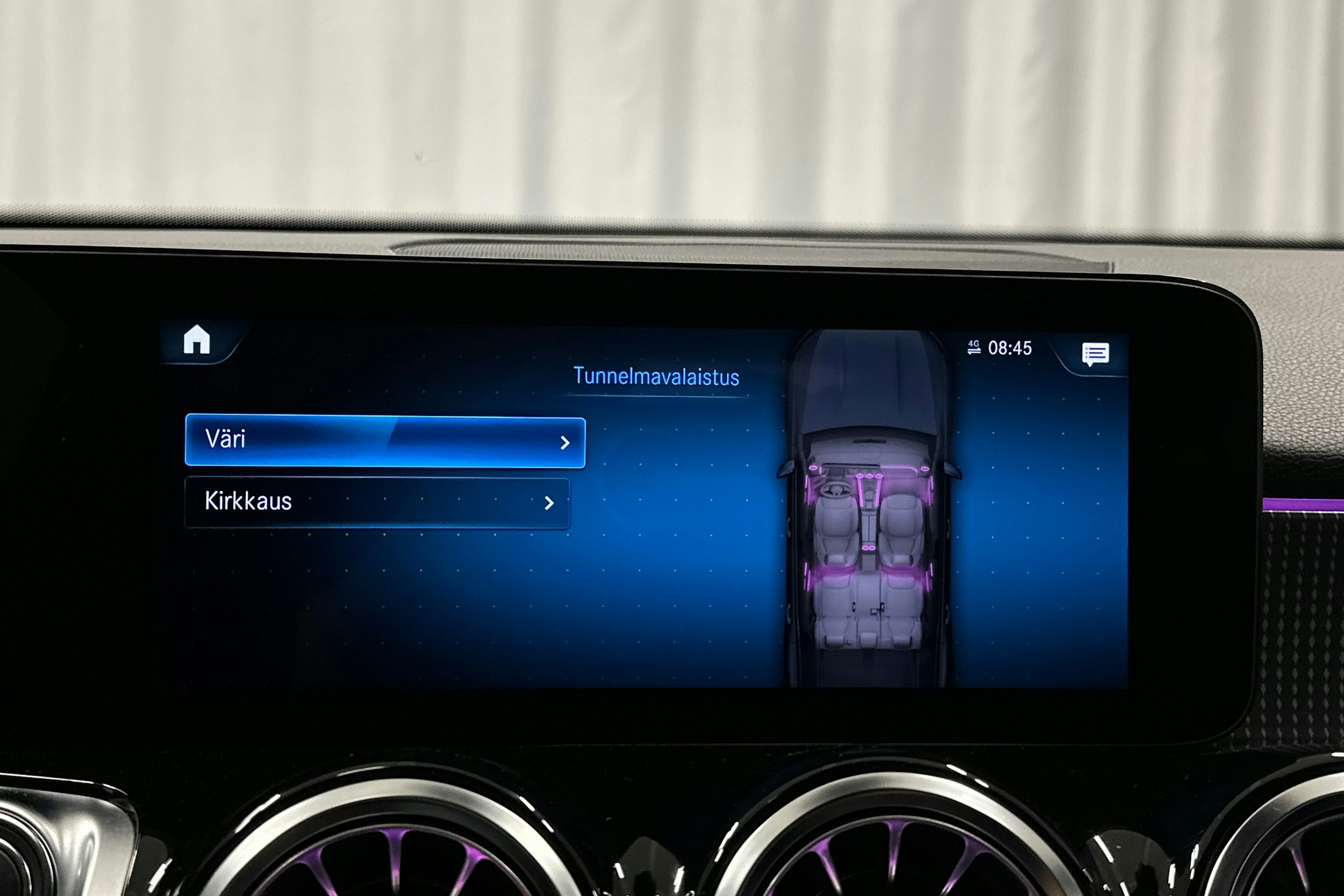 valkoinen Mercedes-Benz EQB 2024 kuva 26.
