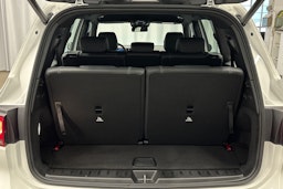 valkoinen Mercedes-Benz EQB 2024 kuva 32.