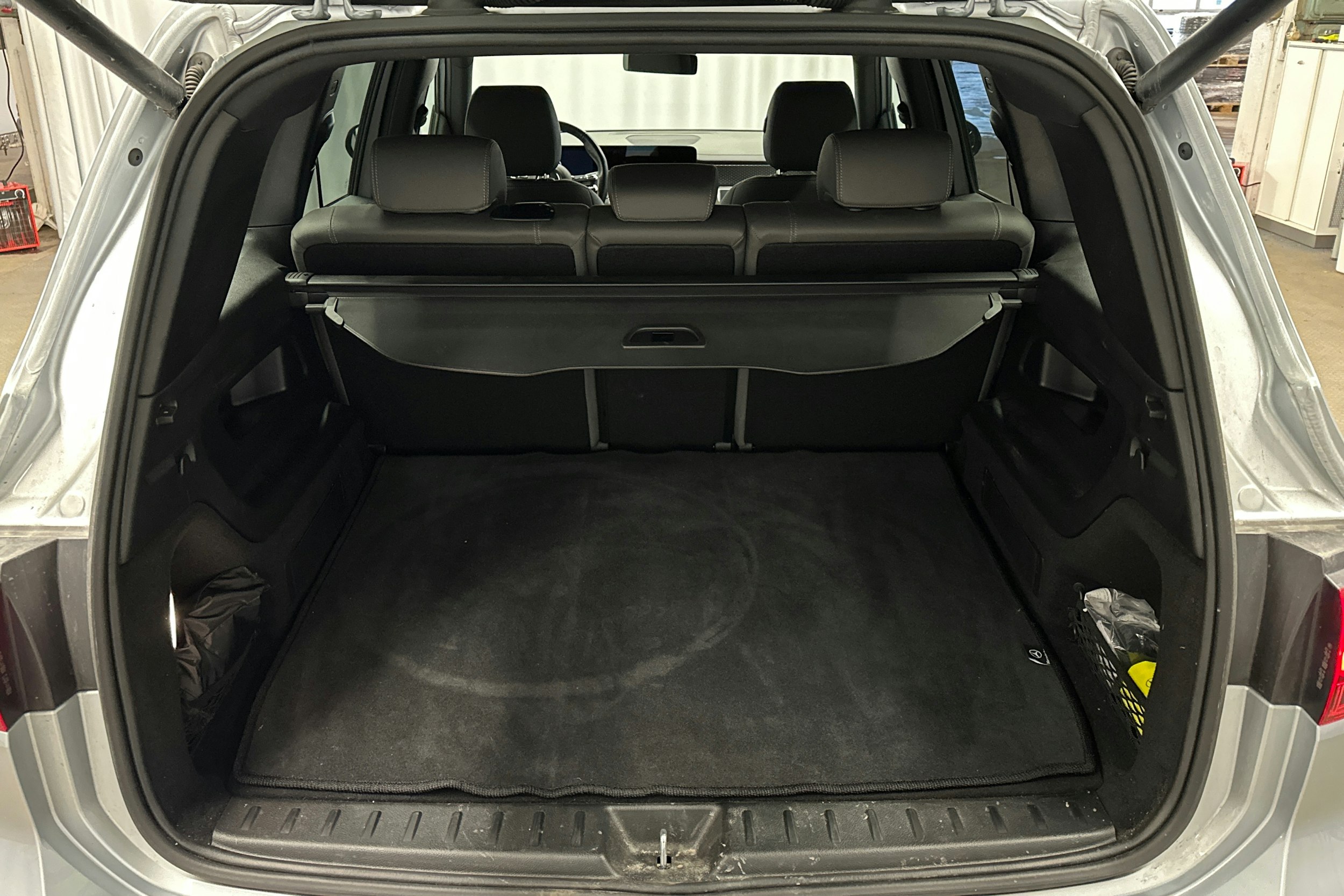 hopea Mercedes-Benz EQB 2024 kuva 14.