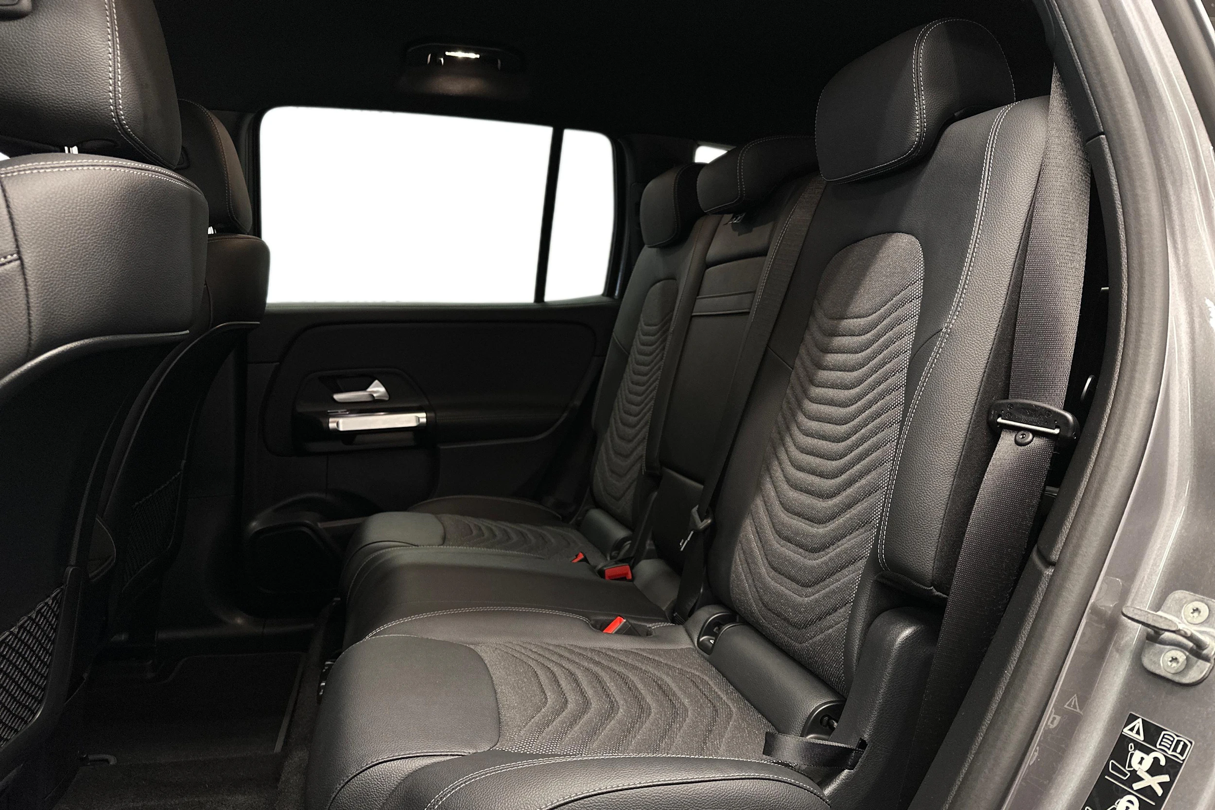 harmaa Mercedes-Benz EQB 2024 kuva 8.