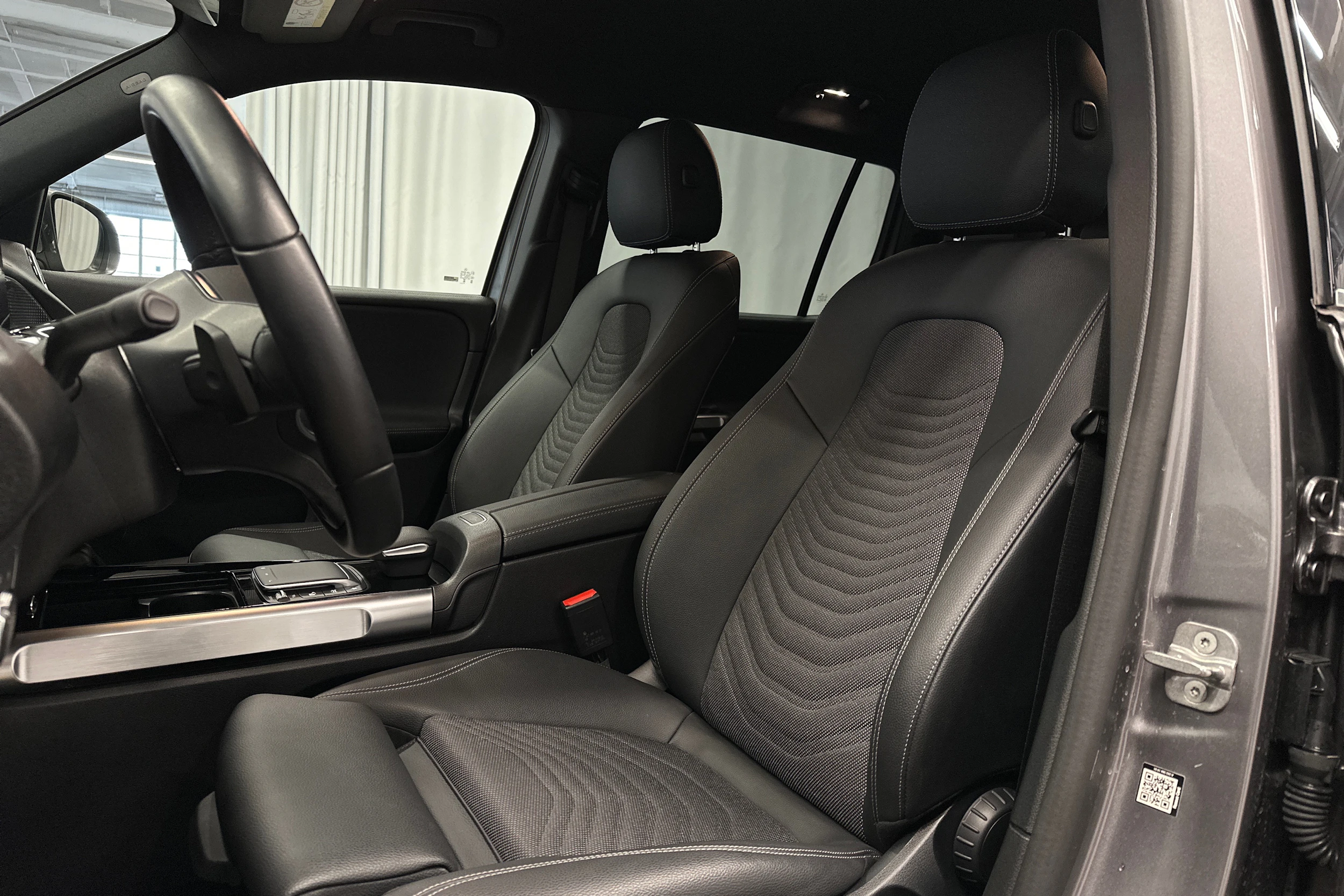 harmaa Mercedes-Benz EQB 2024 kuva 13.